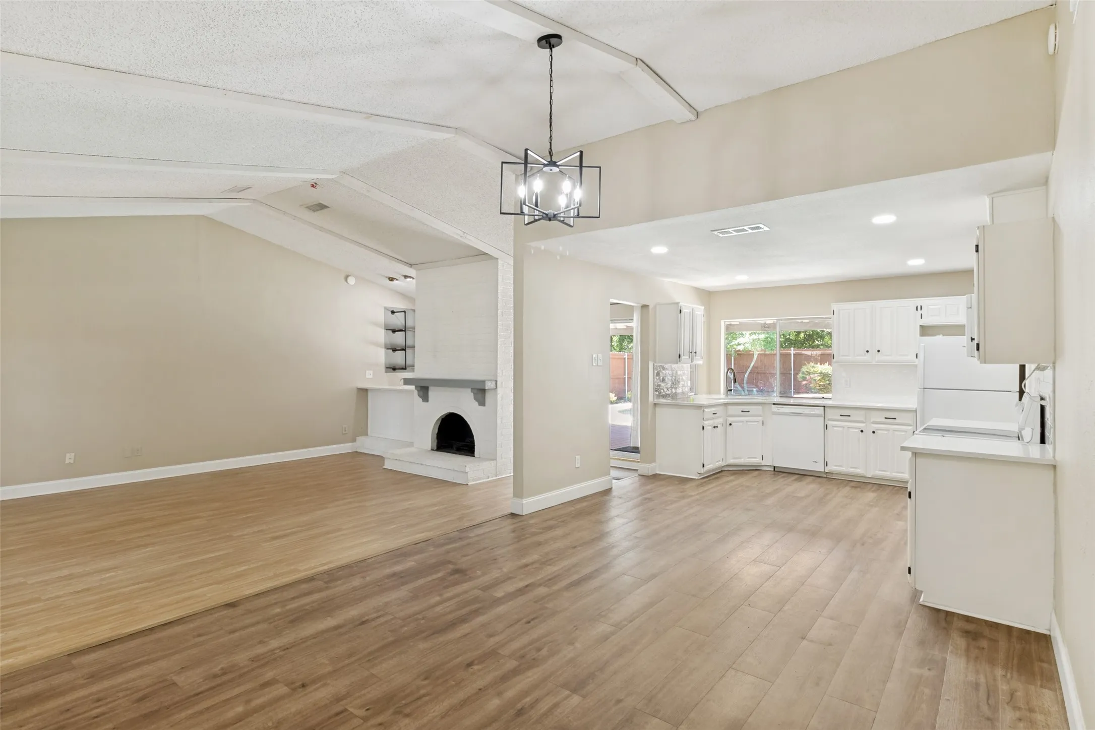 Single Family Residence For Sale in Dallas County , 1818 Trowbridge Street, Garland, Texas 75044, 3 Bedroom, 2 Bathroom, Garage spaces, 2,043 Sqft, built in 1979, mls#21364689, Real Estate Agent in Garland, Homes For Sale in Dallas county, Homes For Sale in Garland, Realtor in Garland Texas, Real Estate Brokerage Independent Realty Texas, Luminita Cordes Realtor