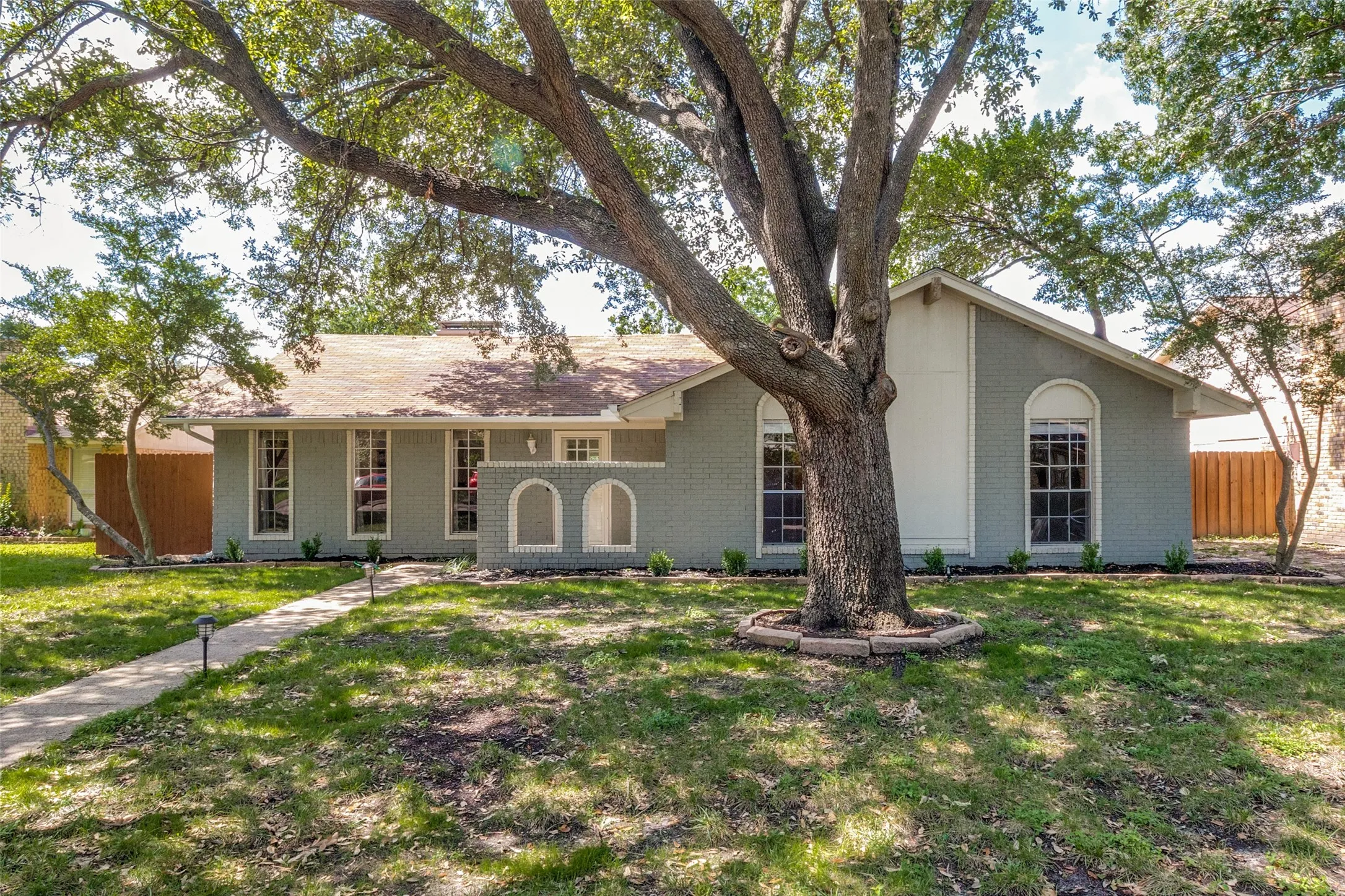 Single Family Residence For Sale in Dallas County , 1818 Trowbridge Street, Garland, Texas 75044, 3 Bedroom, 2 Bathroom, Garage spaces, 2,043 Sqft, built in 1979, mls#21364689, Real Estate Agent in Garland, Homes For Sale in Dallas county, Homes For Sale in Garland, Realtor in Garland Texas, Real Estate Brokerage Independent Realty Texas, Luminita Cordes Realtor
