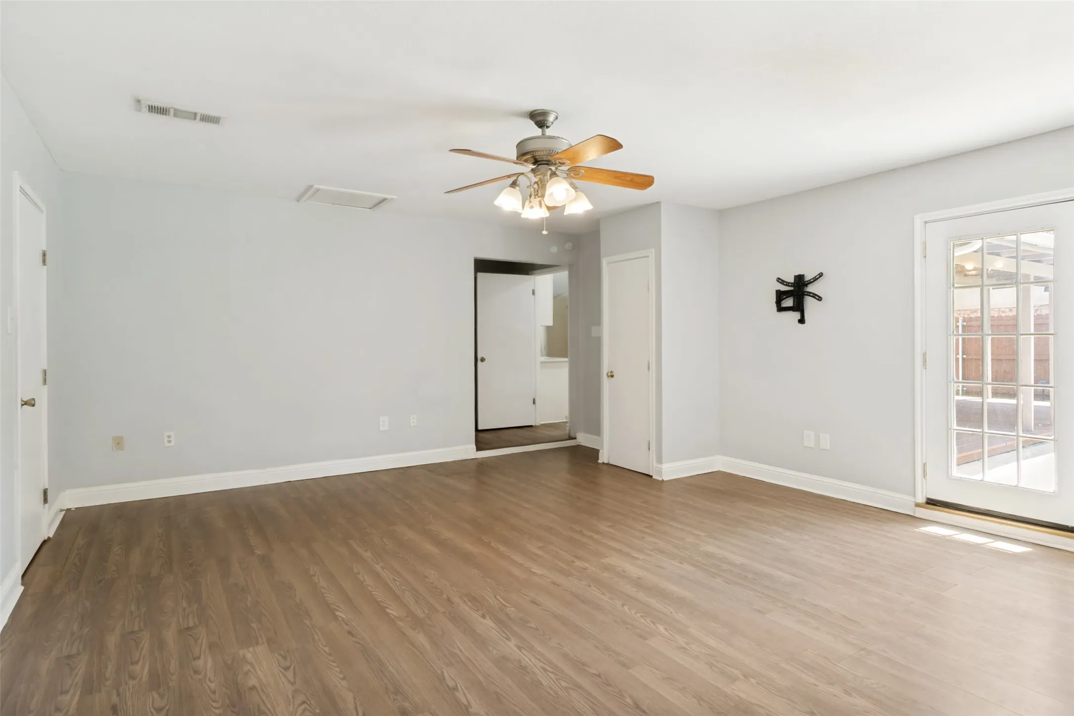 Single Family Residence For Sale in Dallas County , 1818 Trowbridge Street, Garland, Texas 75044, 3 Bedroom, 2 Bathroom, Garage spaces, 2,043 Sqft, built in 1979, mls#21364689, Real Estate Agent in Garland, Homes For Sale in Dallas county, Homes For Sale in Garland, Realtor in Garland Texas, Real Estate Brokerage Independent Realty Texas, Luminita Cordes Realtor