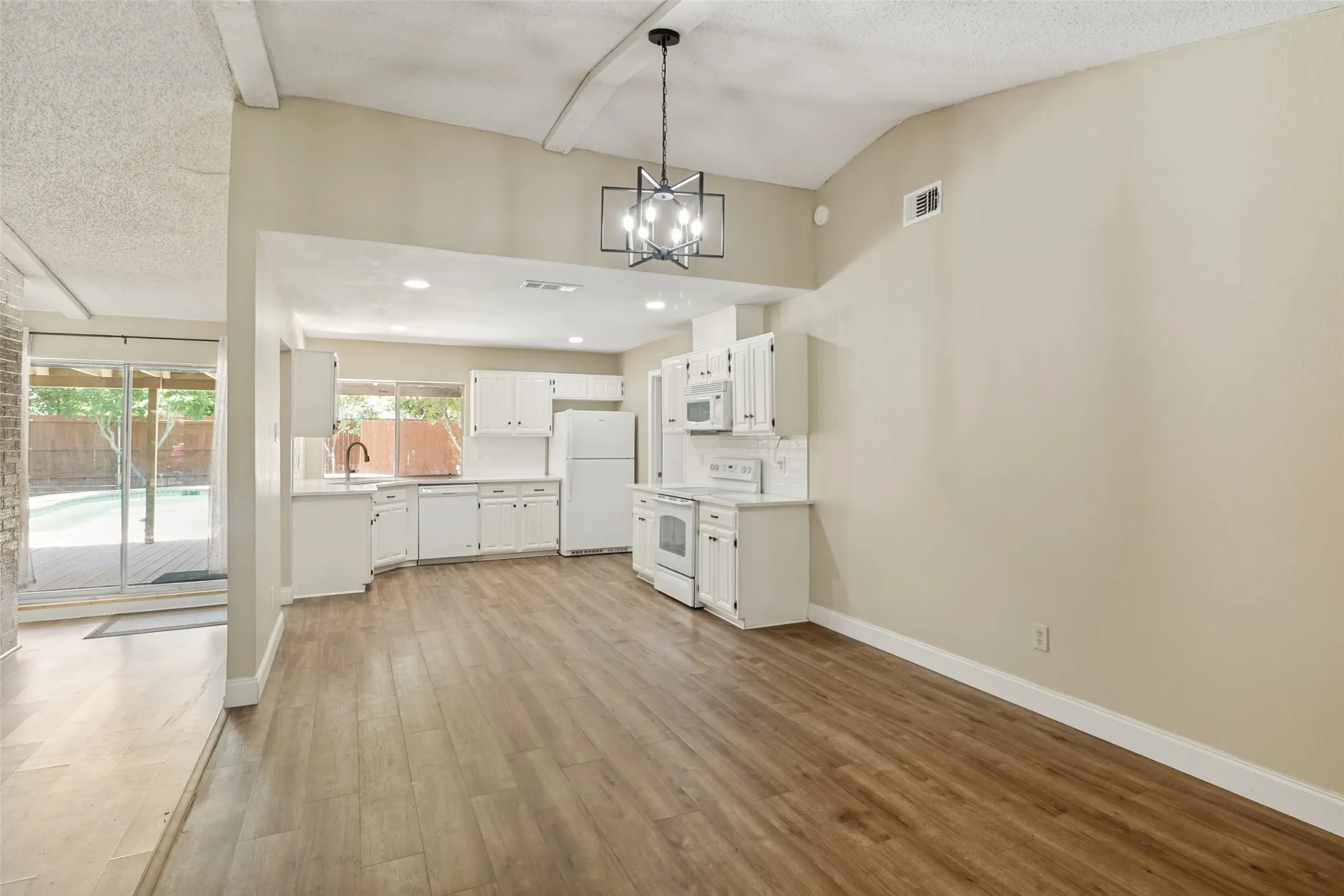 Single Family Residence For Sale in Dallas County , 1818 Trowbridge Street, Garland, Texas 75044, 3 Bedroom, 2 Bathroom, Garage spaces, 2,043 Sqft, built in 1979, mls#21364689, Real Estate Agent in Garland, Homes For Sale in Dallas county, Homes For Sale in Garland, Realtor in Garland Texas, Real Estate Brokerage Independent Realty Texas, Luminita Cordes Realtor