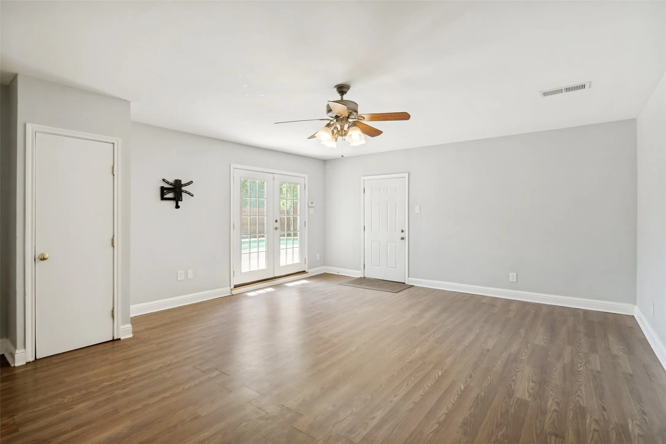 Single Family Residence For Sale in Dallas County , 1818 Trowbridge Street, Garland, Texas 75044, 3 Bedroom, 2 Bathroom, Garage spaces, 2,043 Sqft, built in 1979, mls#21364689, Real Estate Agent in Garland, Homes For Sale in Dallas county, Homes For Sale in Garland, Realtor in Garland Texas, Real Estate Brokerage Independent Realty Texas, Luminita Cordes Realtor