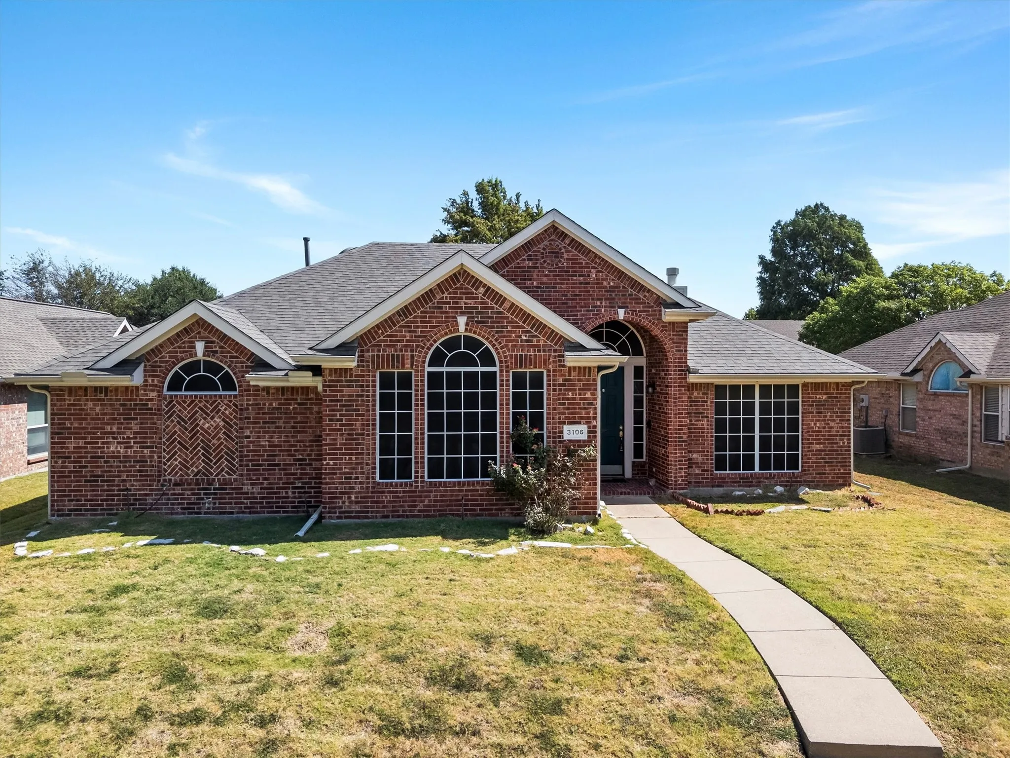 Single Family Residence For Sale in Dallas County , 3106 Pecan Meadow Drive, Garland, Texas 75040, 3 Bedroom, 2 Bathroom, 2 Garage spaces, 1,778 Sqft, built in 1997, mls#21364040, Real Estate Agent in Garland, Homes For Sale in Dallas county, Homes For Sale in Garland, Realtor in Garland Texas, Real Estate Brokerage Independent Realty Texas, Luminita Cordes Realtor