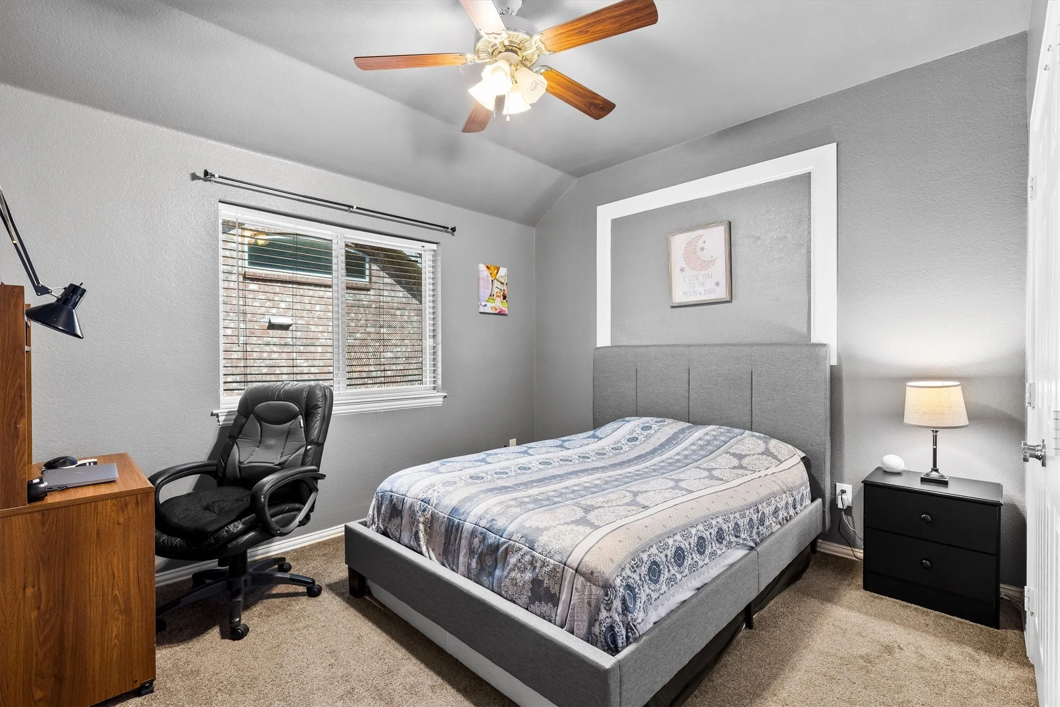 Single Family Residence For Sale in Dallas County , 3106 Pecan Meadow Drive, Garland, Texas 75040, 3 Bedroom, 2 Bathroom, 2 Garage spaces, 1,778 Sqft, built in 1997, mls#21364040, Real Estate Agent in Garland, Homes For Sale in Dallas county, Homes For Sale in Garland, Realtor in Garland Texas, Real Estate Brokerage Independent Realty Texas, Luminita Cordes Realtor