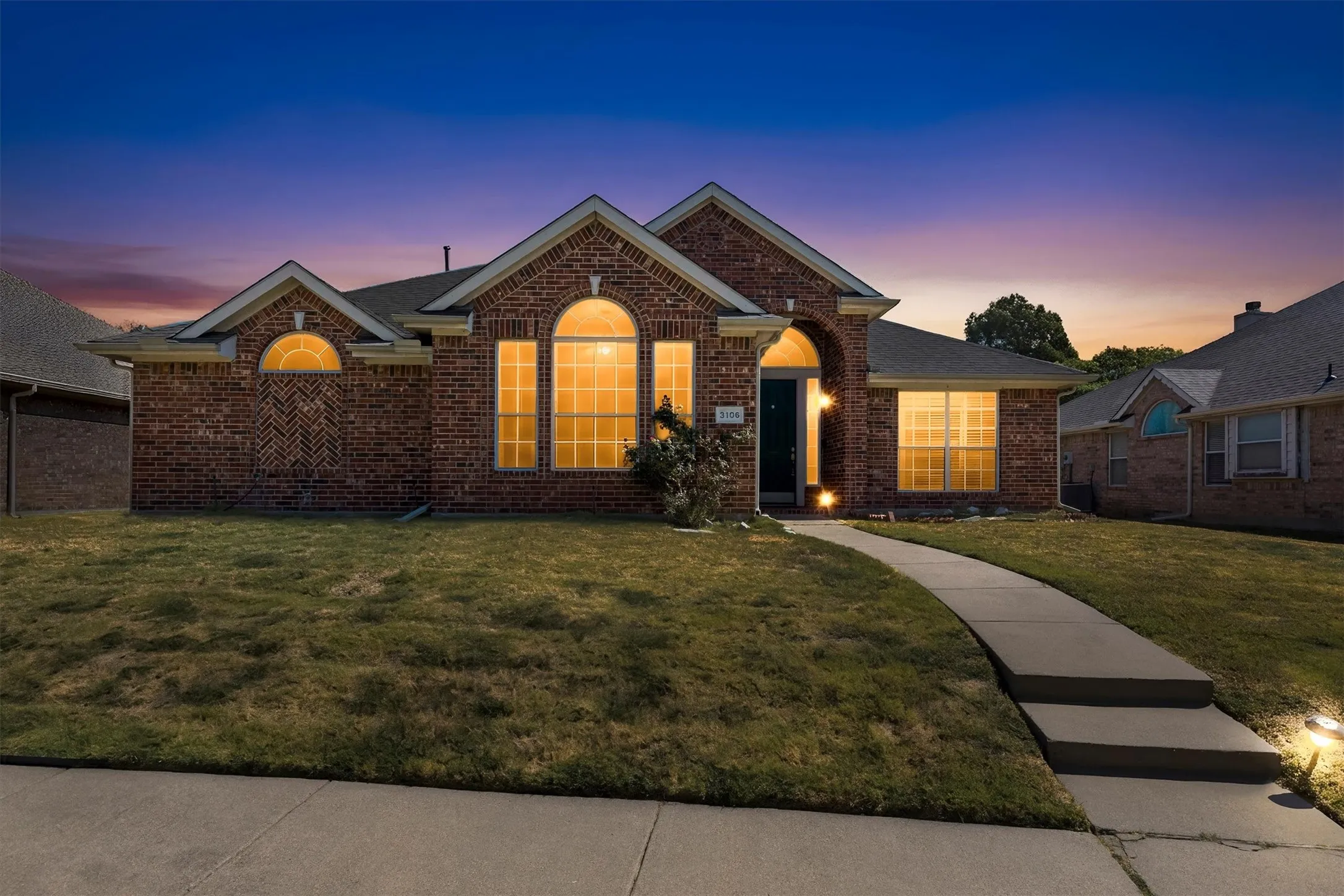 Single Family Residence For Sale in Dallas County , 3106 Pecan Meadow Drive, Garland, Texas 75040, 3 Bedroom, 2 Bathroom, 2 Garage spaces, 1,778 Sqft, built in 1997, mls#21364040, Real Estate Agent in Garland, Homes For Sale in Dallas county, Homes For Sale in Garland, Realtor in Garland Texas, Real Estate Brokerage Independent Realty Texas, Luminita Cordes Realtor