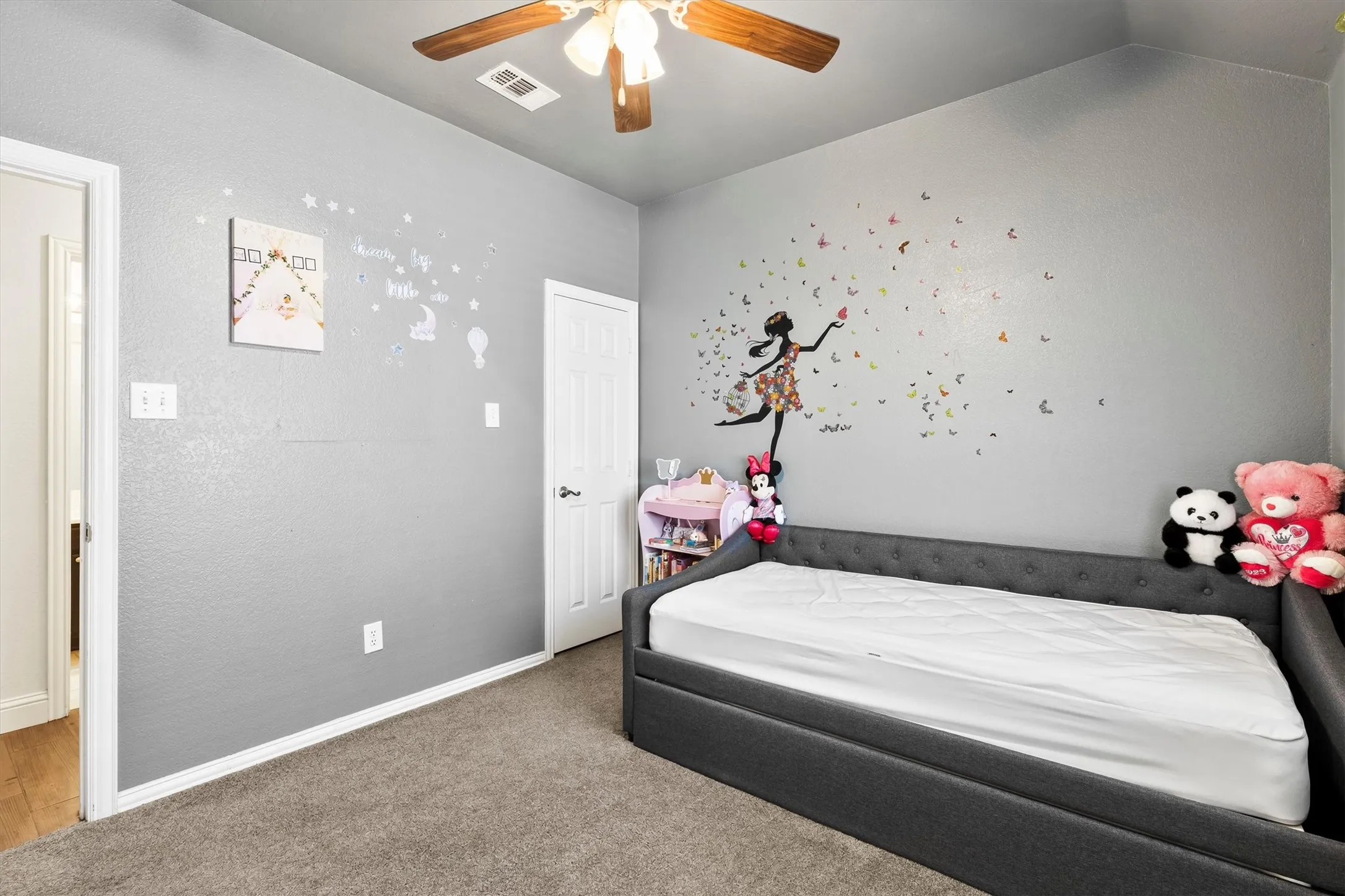 Single Family Residence For Sale in Dallas County , 3106 Pecan Meadow Drive, Garland, Texas 75040, 3 Bedroom, 2 Bathroom, 2 Garage spaces, 1,778 Sqft, built in 1997, mls#21364040, Real Estate Agent in Garland, Homes For Sale in Dallas county, Homes For Sale in Garland, Realtor in Garland Texas, Real Estate Brokerage Independent Realty Texas, Luminita Cordes Realtor