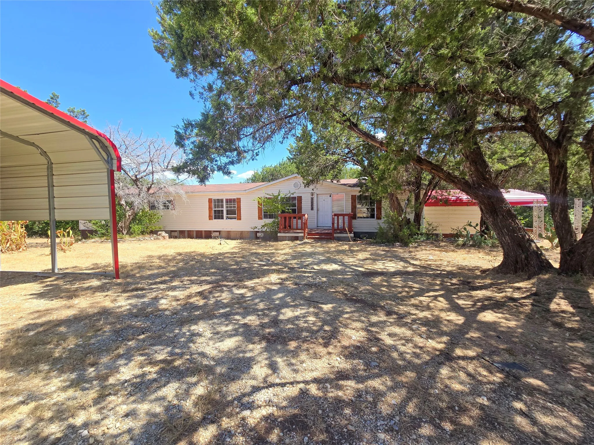 Mobile Home For Sale in Hood County , 3003 Hilltop Road, Granbury, Texas 76048, 4 Bedroom, 2 Bathroom, Garage spaces, 2,294 Sqft, built in 2006, mls#21362557, Real Estate Agent in Granbury, Homes For Sale in Hood county, Homes For Sale in Granbury, Realtor in Granbury Texas, Real Estate Brokerage Independent Realty Texas, Luminita Cordes Realtor