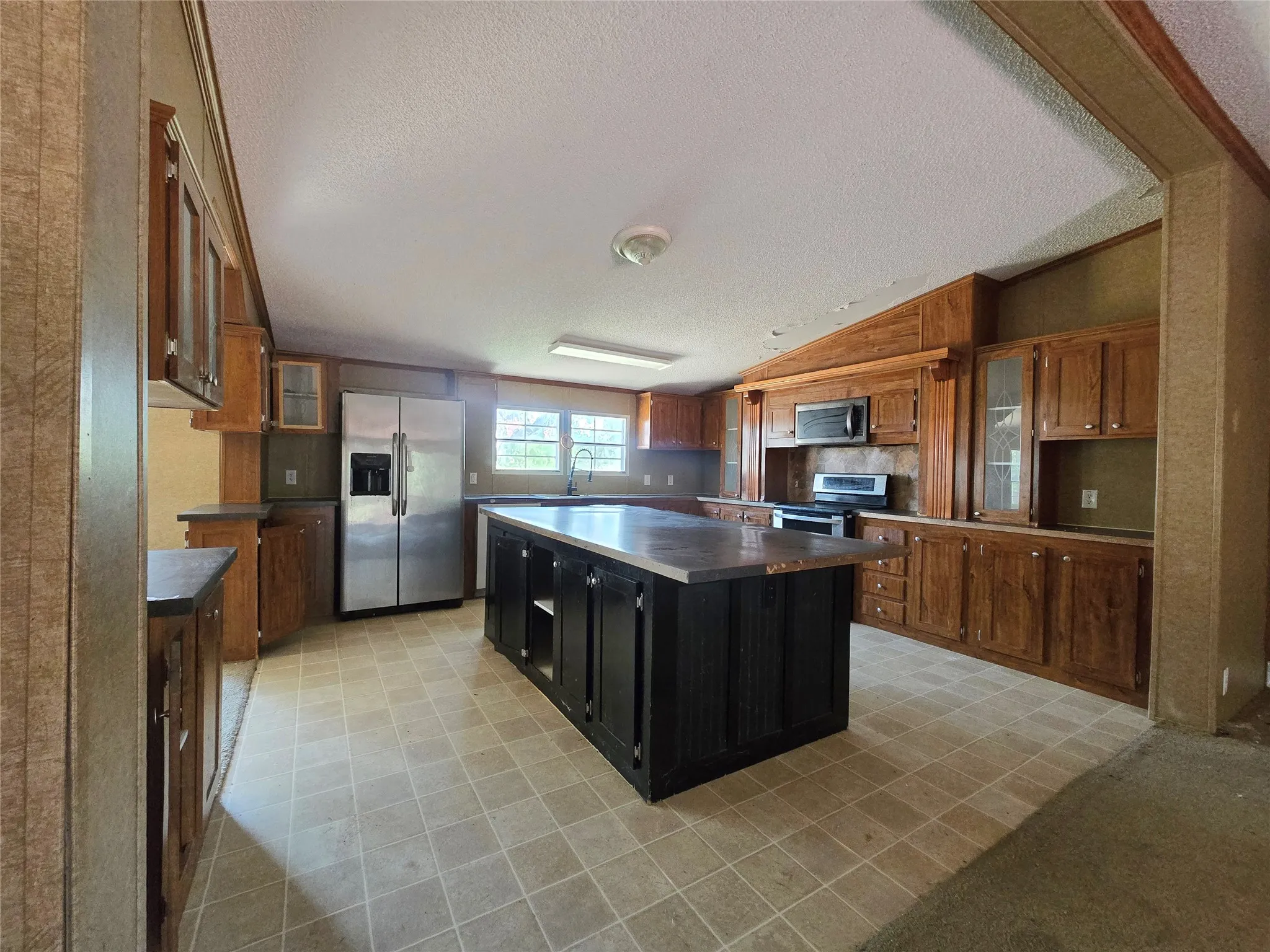 Mobile Home For Sale in Hood County , 3003 Hilltop Road, Granbury, Texas 76048, 4 Bedroom, 2 Bathroom, Garage spaces, 2,294 Sqft, built in 2006, mls#21362557, Real Estate Agent in Granbury, Homes For Sale in Hood county, Homes For Sale in Granbury, Realtor in Granbury Texas, Real Estate Brokerage Independent Realty Texas, Luminita Cordes Realtor