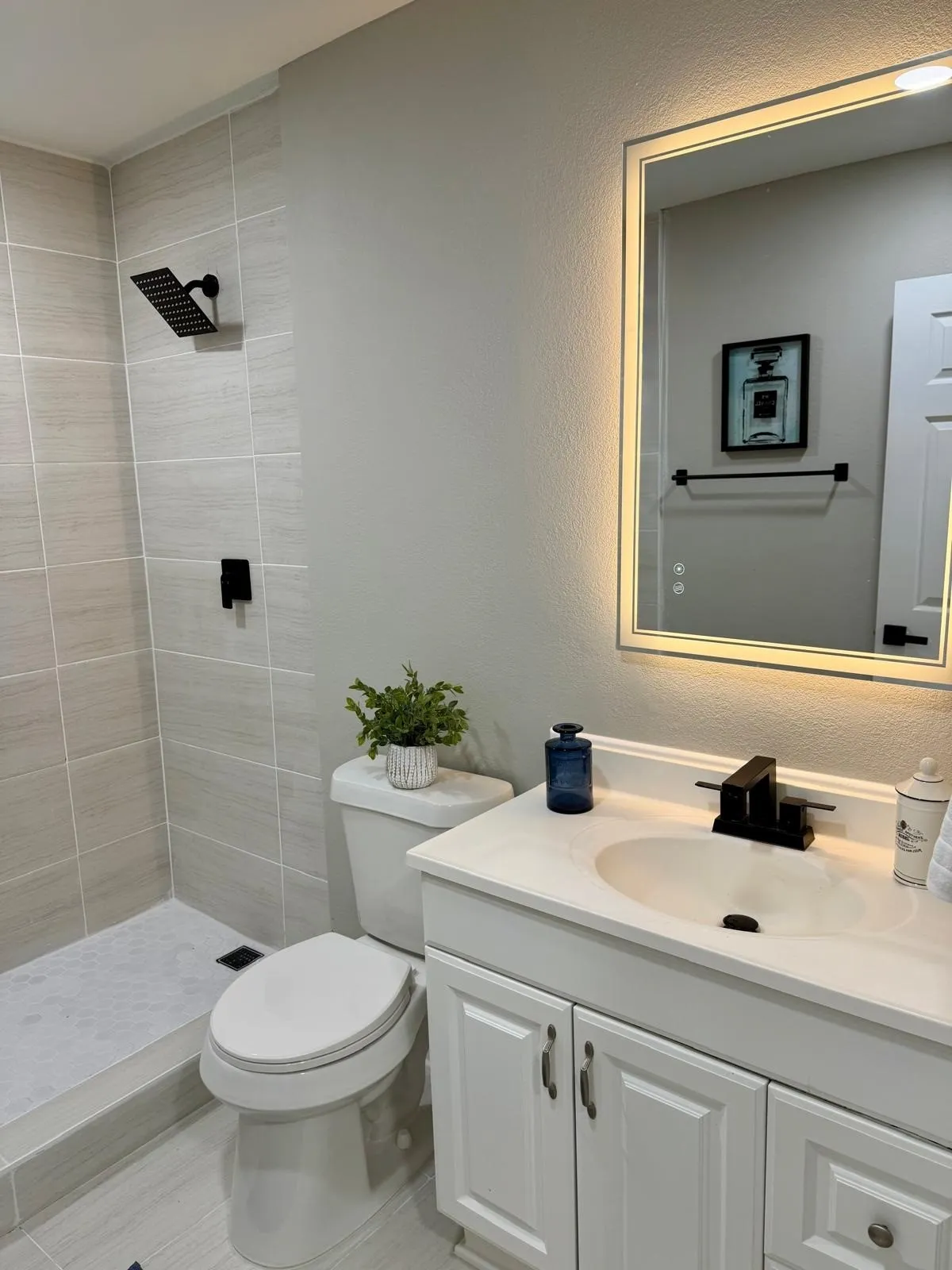Second Bath - Neutral and beautifully finished