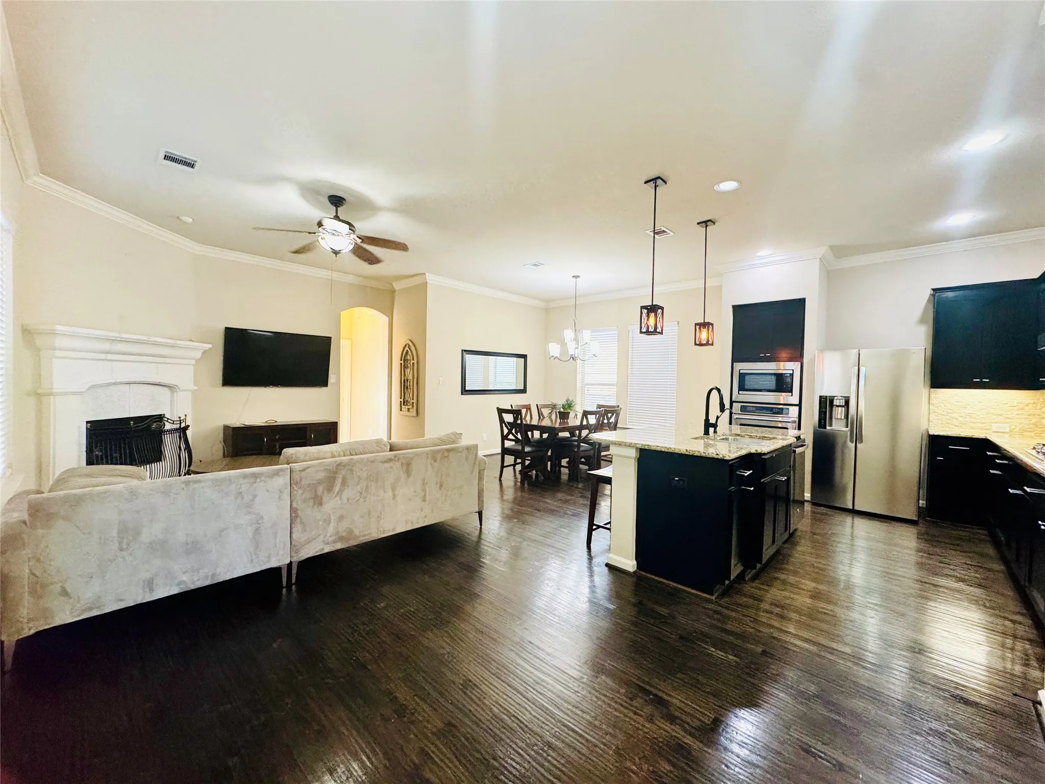 Single Family Residence For Sale in Tarrant County , 1041 Lone Ivory Trail, Arlington, Texas 76005, 3 Bedroom, 2 Bathroom, 2 Garage spaces, 1,640 Sqft, built in 2013, Price $435,000, mls#21363237, Real Estate Agent in Arlington, Homes For Sale in Tarrant county, Homes For Sale in Arlington, Realtor in Arlington Texas, Real Estate Brokerage Independent Realty Texas, Luminita Cordes Realtor