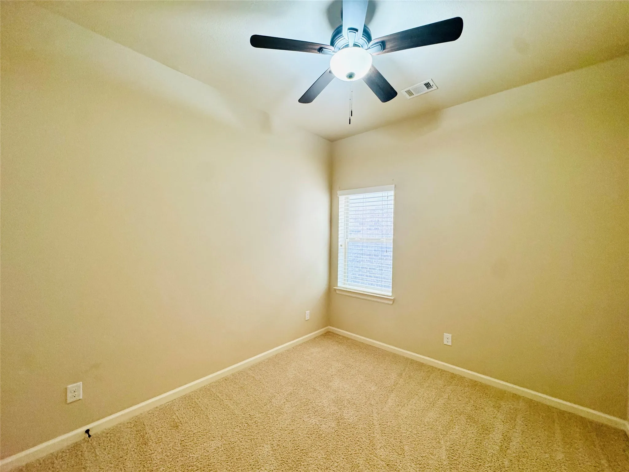 Recessed window with blinds