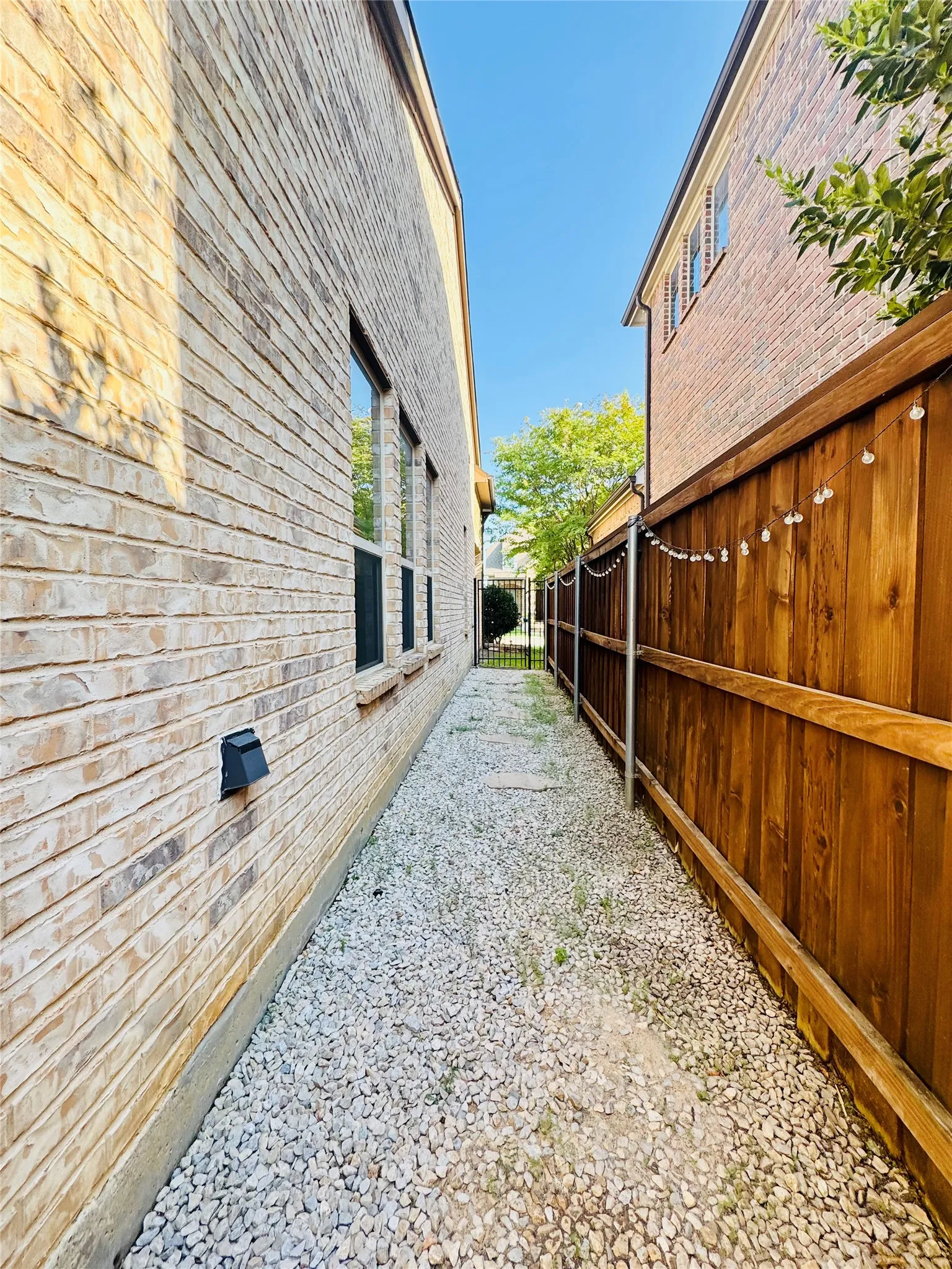 Single Family Residence For Sale in Tarrant County , 1041 Lone Ivory Trail, Arlington, Texas 76005, 3 Bedroom, 2 Bathroom, 2 Garage spaces, 1,640 Sqft, built in 2013, Price $435,000, mls#21363237, Real Estate Agent in Arlington, Homes For Sale in Tarrant county, Homes For Sale in Arlington, Realtor in Arlington Texas, Real Estate Brokerage Independent Realty Texas, Luminita Cordes Realtor
