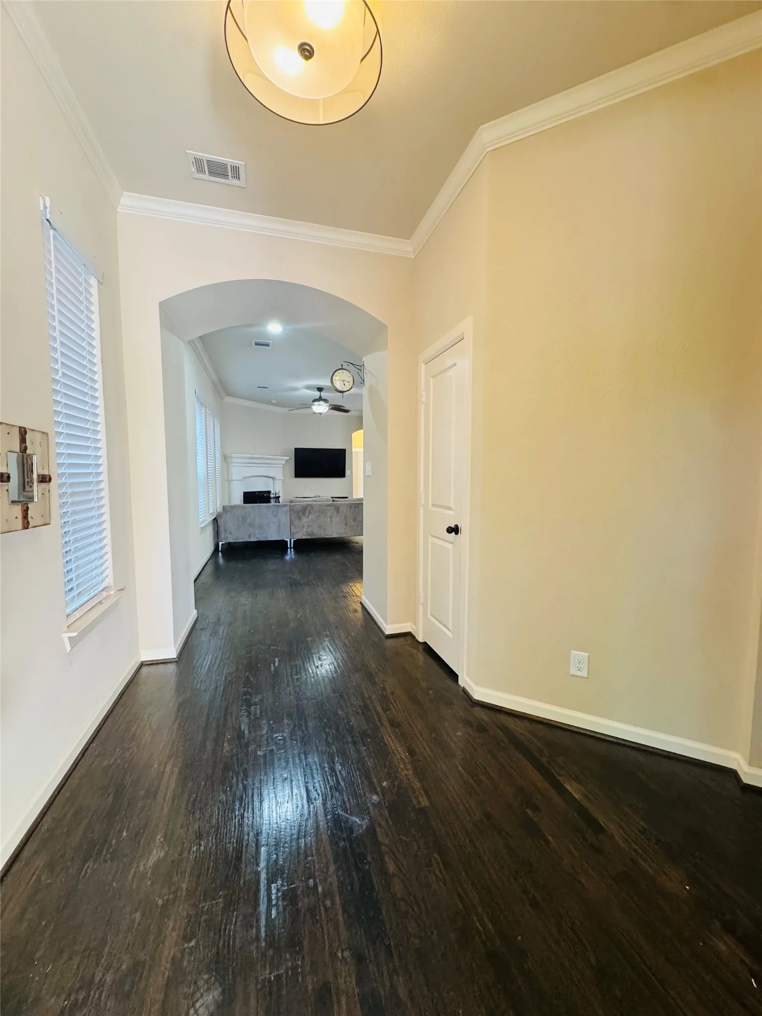Single Family Residence For Sale in Tarrant County , 1041 Lone Ivory Trail, Arlington, Texas 76005, 3 Bedroom, 2 Bathroom, 2 Garage spaces, 1,640 Sqft, built in 2013, Price $435,000, mls#21363237, Real Estate Agent in Arlington, Homes For Sale in Tarrant county, Homes For Sale in Arlington, Realtor in Arlington Texas, Real Estate Brokerage Independent Realty Texas, Luminita Cordes Realtor