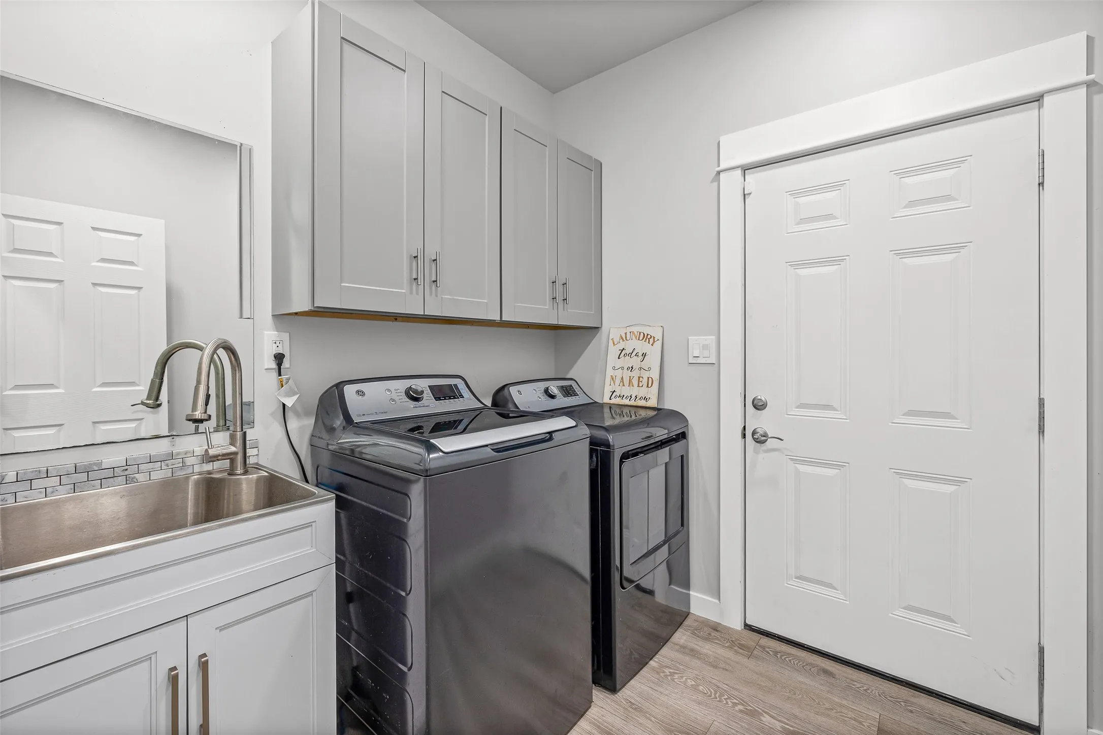 Single Family Residence For Sale in Hood County , 5908 Collins Court, Granbury, Texas 76048, 3 Bedroom, 2 Bathroom, 2 Garage spaces, 1,756 Sqft, built in 2024, mls#21364725, Real Estate Agent in Granbury, Homes For Sale in Hood county, Homes For Sale in Granbury, Realtor in Granbury Texas, Real Estate Brokerage Independent Realty Texas, Luminita Cordes Realtor