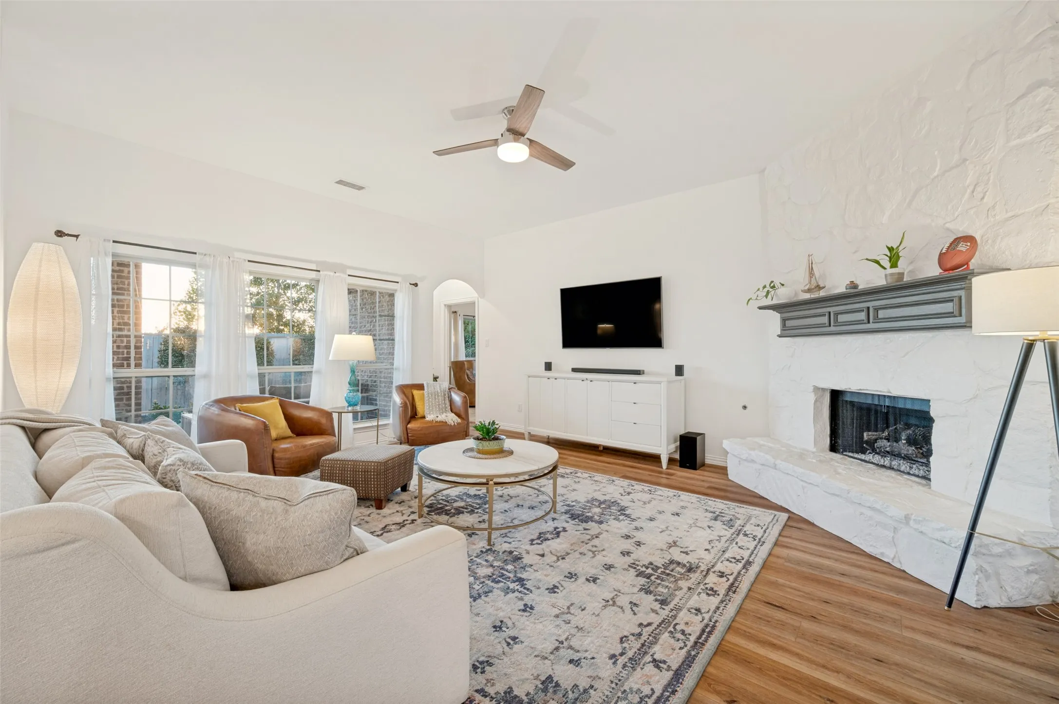 Single Family Residence For Sale in Collin County , 2511 Appaloosa Lane, Celina, Texas 75009, 3 Bedroom, 2 Bathroom, 2 Garage spaces, 2,050 Sqft, built in 2015, mls#21363799, Real Estate Agent in Celina, Homes For Sale in Collin county, Homes For Sale in Celina, Realtor in Celina Texas, Real Estate Brokerage Independent Realty Texas, Luminita Cordes Realtor