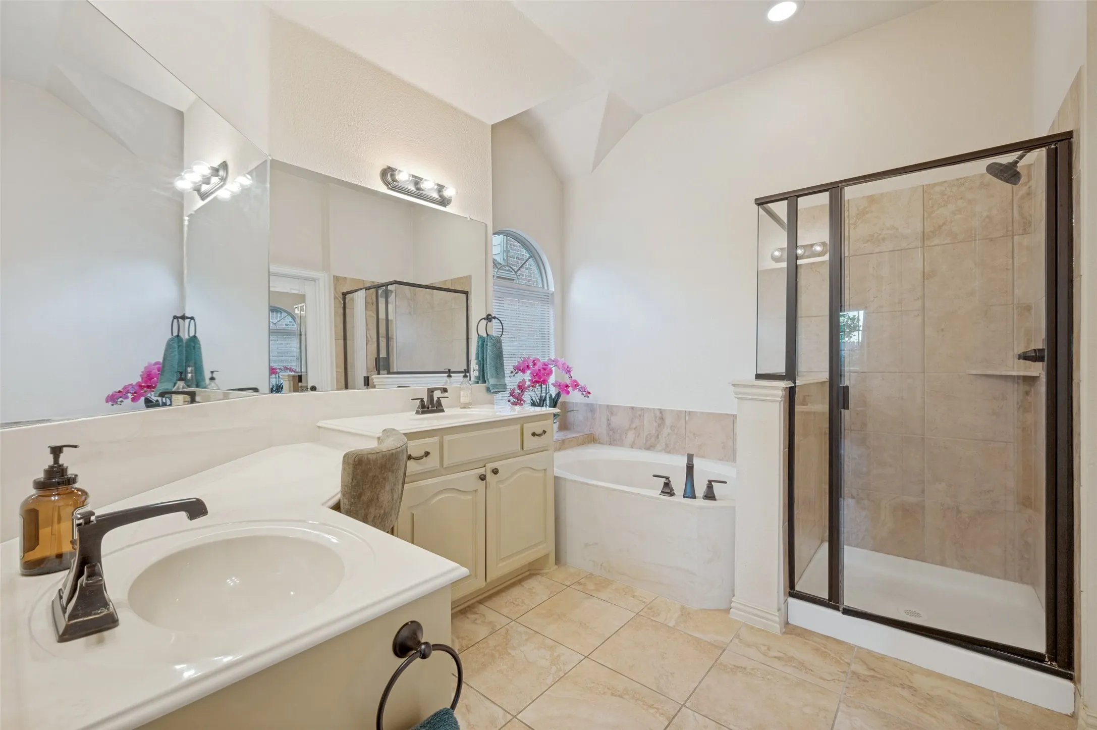 Single Family Residence For Sale in Collin County , 2511 Appaloosa Lane, Celina, Texas 75009, 3 Bedroom, 2 Bathroom, 2 Garage spaces, 2,050 Sqft, built in 2015, mls#21363799, Real Estate Agent in Celina, Homes For Sale in Collin county, Homes For Sale in Celina, Realtor in Celina Texas, Real Estate Brokerage Independent Realty Texas, Luminita Cordes Realtor