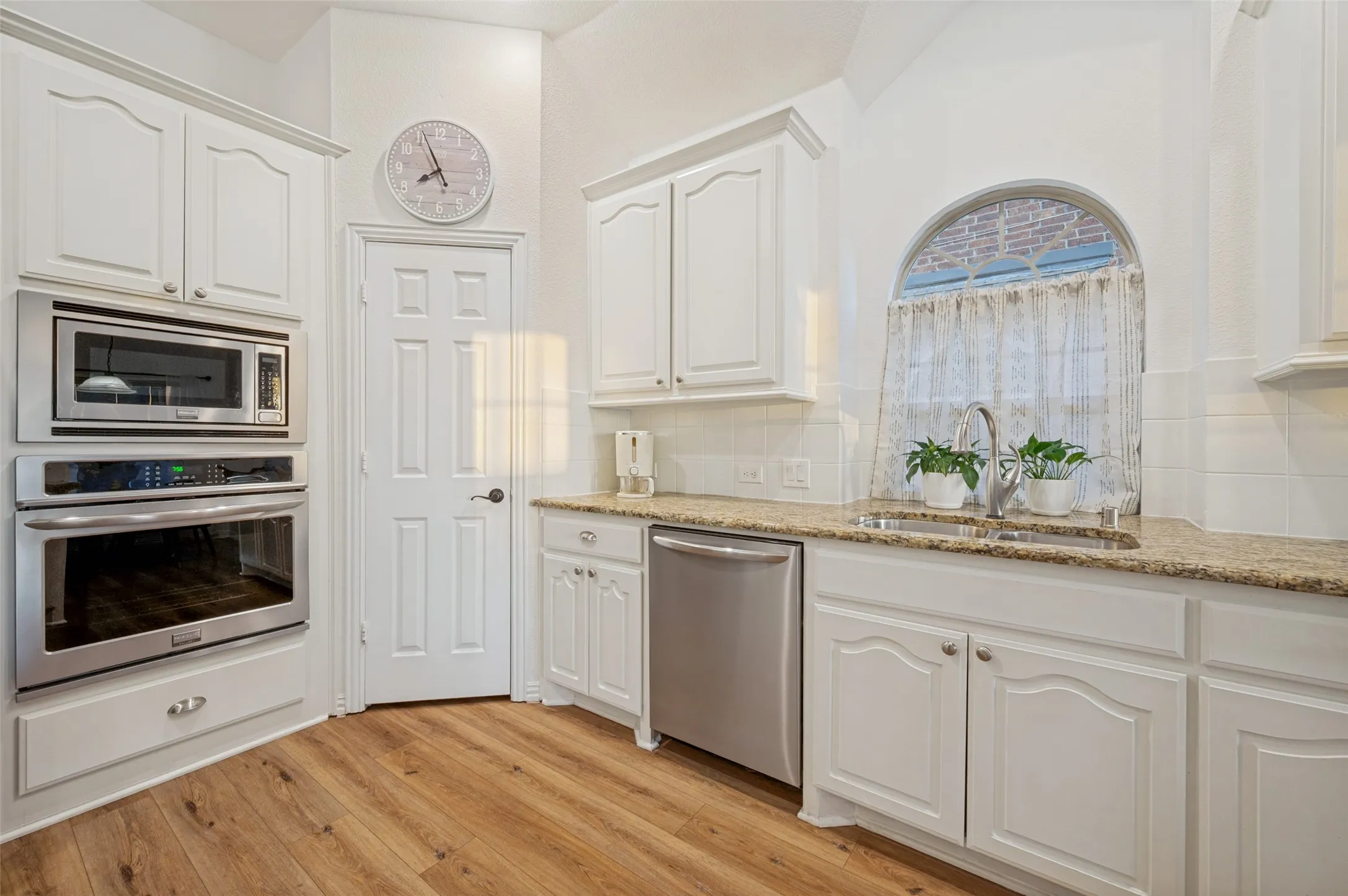 Single Family Residence For Sale in Collin County , 2511 Appaloosa Lane, Celina, Texas 75009, 3 Bedroom, 2 Bathroom, 2 Garage spaces, 2,050 Sqft, built in 2015, mls#21363799, Real Estate Agent in Celina, Homes For Sale in Collin county, Homes For Sale in Celina, Realtor in Celina Texas, Real Estate Brokerage Independent Realty Texas, Luminita Cordes Realtor