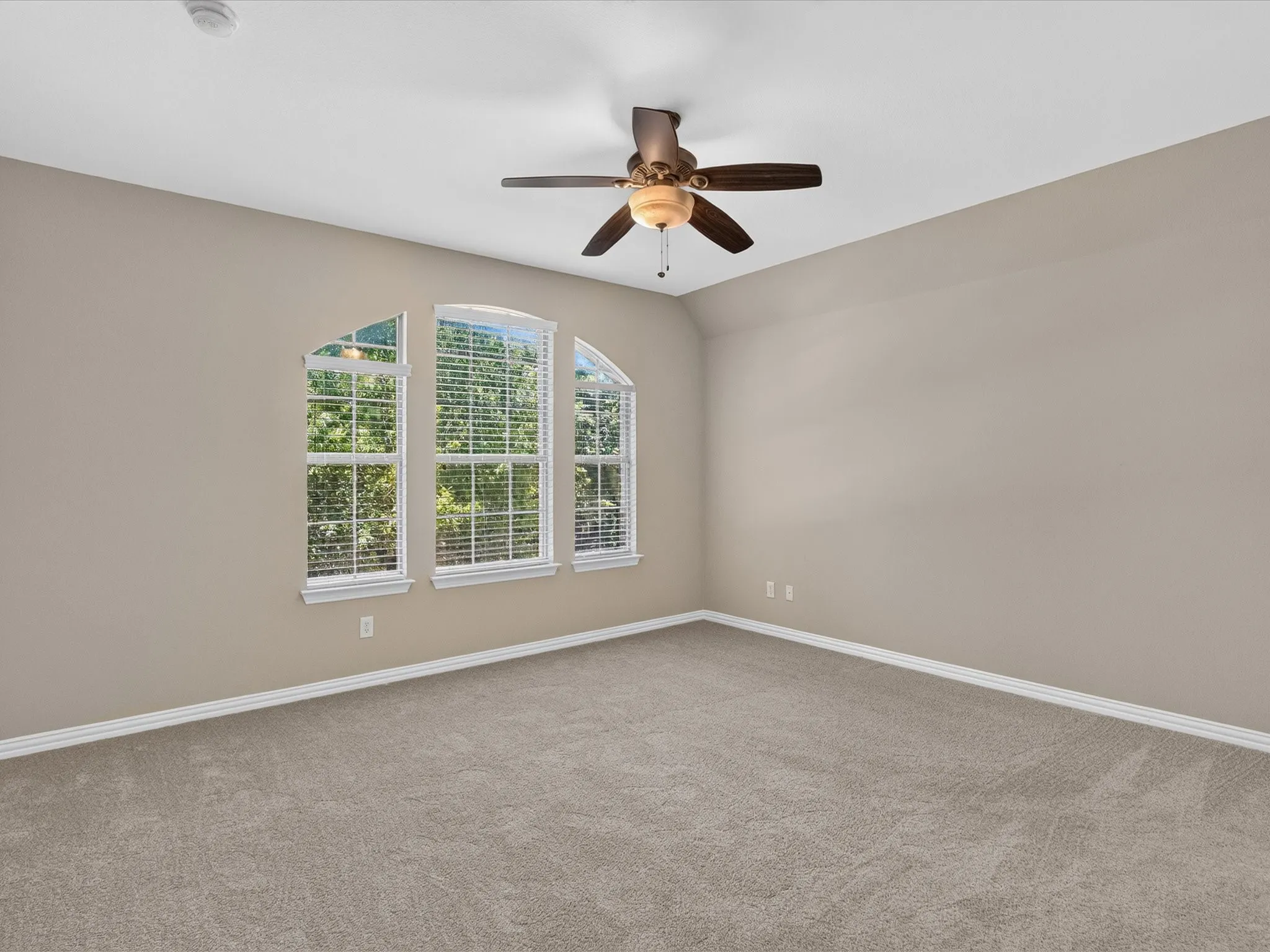 Single Family Residence For Rent in Collin County , 13108 Lyndhurst Drive, Frisco, Texas 75035, 6 Bedroom, 4 Bathroom, 3 Garage spaces, 4,523 Sqft, built in 2008, mls#21362738, Real Estate Agent in Frisco, Homes For Rent in Collin county, Homes For Rent in Frisco, Realtor in Frisco Texas, Real Estate Brokerage Independent Realty Texas, Luminita Cordes Realtor