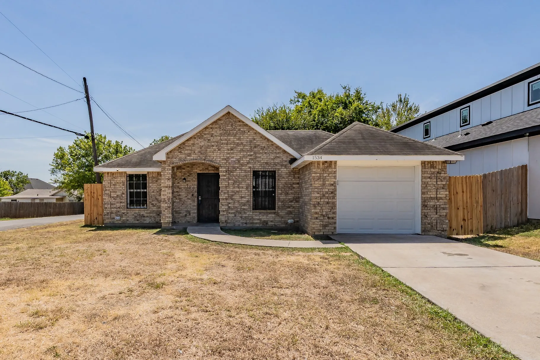 Single Family Residence For Sale in Dallas County , 1534 Marfa Avenue, Dallas, Texas 75216, 3 Bedroom, 2 Bathroom, 1 Garage spaces, 1,265 Sqft, built in 2003, mls#21364713, Real Estate Agent in Dallas, Homes For Sale in Dallas county, Homes For Sale in Dallas, Realtor in Dallas Texas, Real Estate Brokerage Independent Realty Texas, Luminita Cordes Realtor