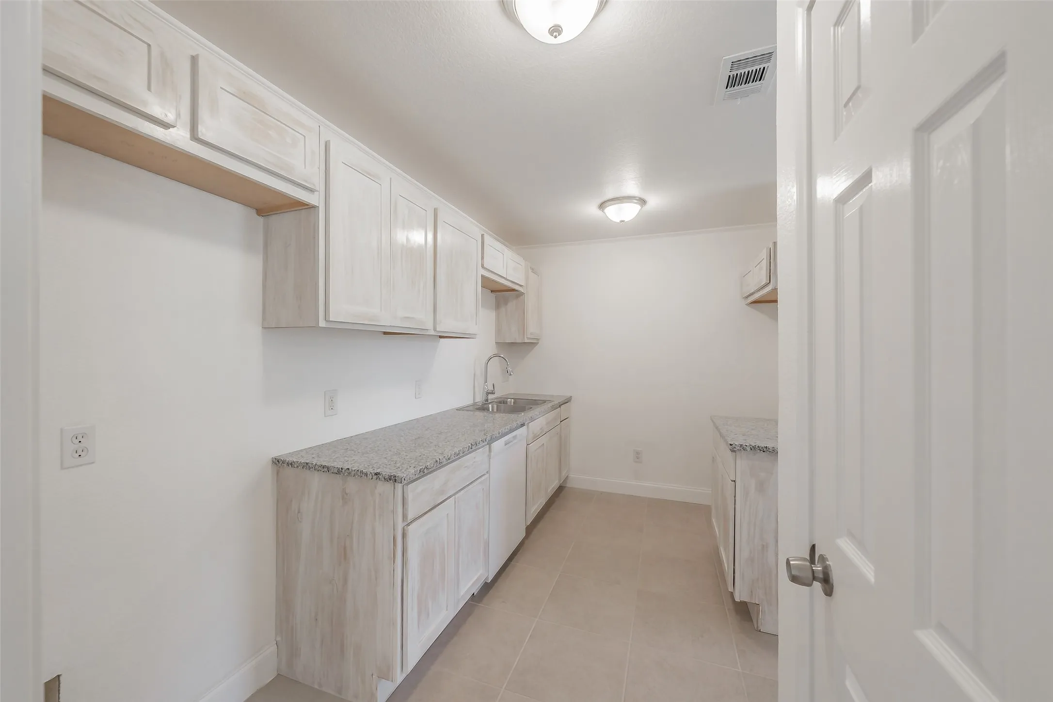 Single Family Residence For Sale in Dallas County , 1534 Marfa Avenue, Dallas, Texas 75216, 3 Bedroom, 2 Bathroom, 1 Garage spaces, 1,265 Sqft, built in 2003, mls#21364713, Real Estate Agent in Dallas, Homes For Sale in Dallas county, Homes For Sale in Dallas, Realtor in Dallas Texas, Real Estate Brokerage Independent Realty Texas, Luminita Cordes Realtor
