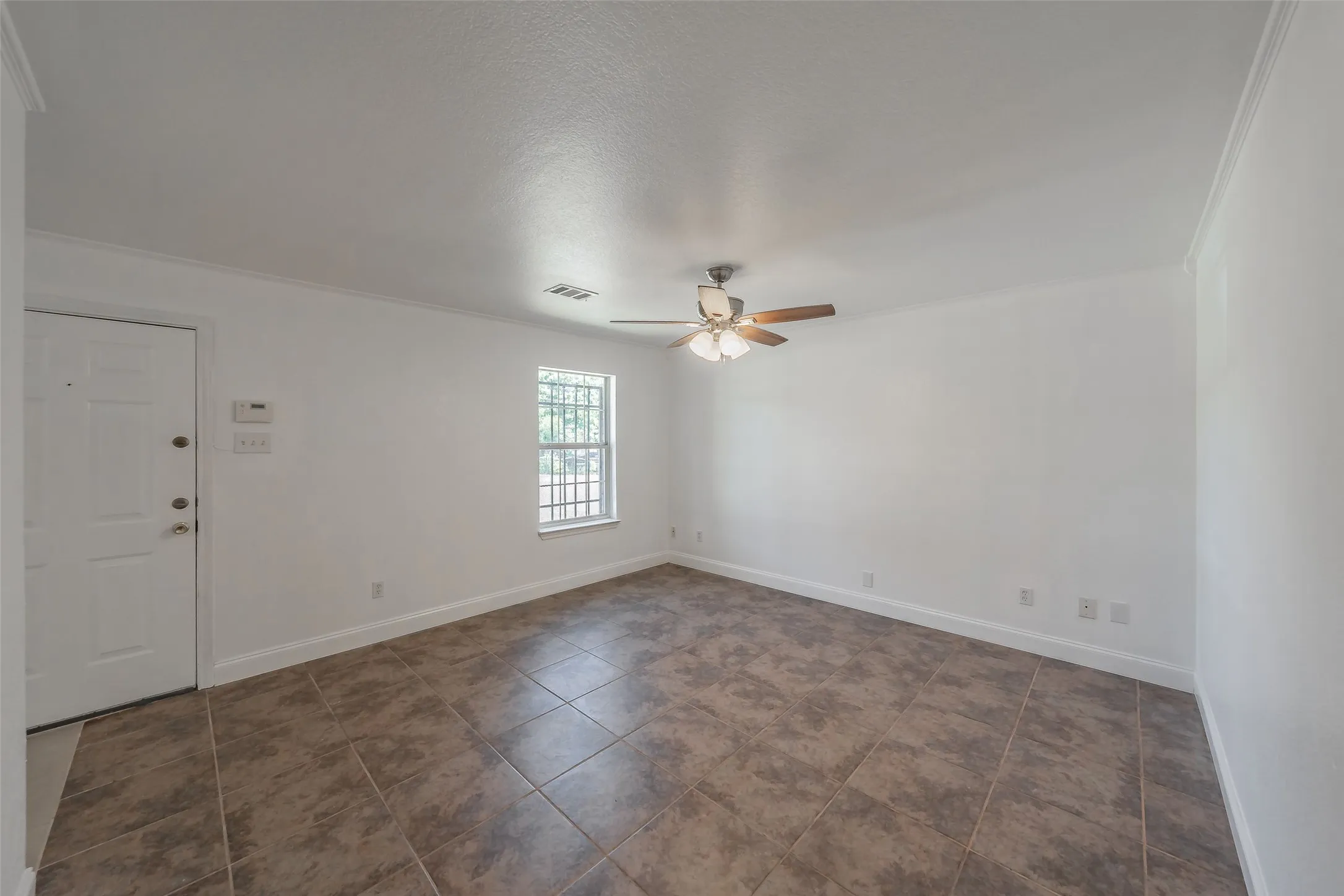 Single Family Residence For Sale in Dallas County , 1534 Marfa Avenue, Dallas, Texas 75216, 3 Bedroom, 2 Bathroom, 1 Garage spaces, 1,265 Sqft, built in 2003, mls#21364713, Real Estate Agent in Dallas, Homes For Sale in Dallas county, Homes For Sale in Dallas, Realtor in Dallas Texas, Real Estate Brokerage Independent Realty Texas, Luminita Cordes Realtor