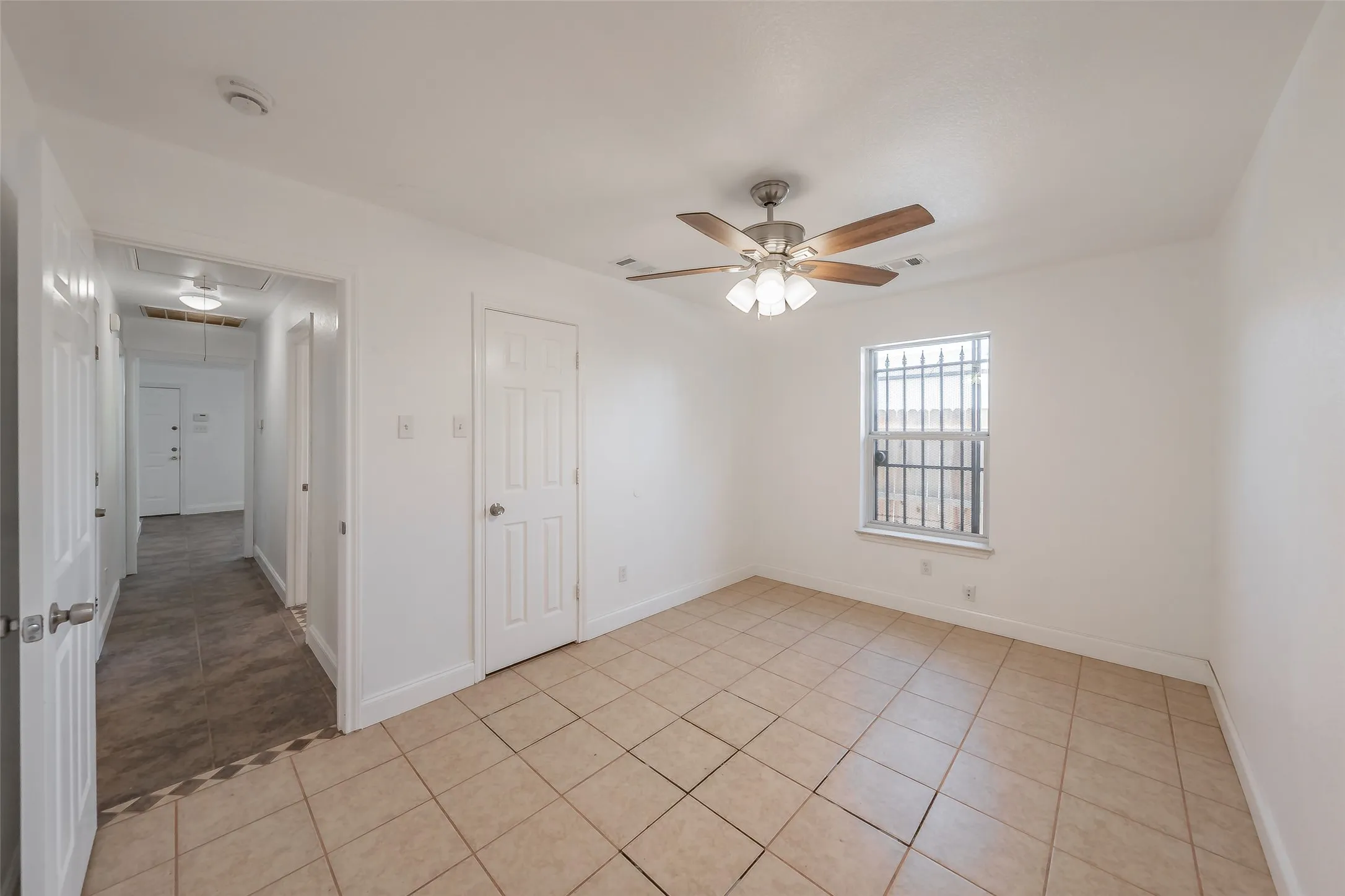 Single Family Residence For Sale in Dallas County , 1534 Marfa Avenue, Dallas, Texas 75216, 3 Bedroom, 2 Bathroom, 1 Garage spaces, 1,265 Sqft, built in 2003, mls#21364713, Real Estate Agent in Dallas, Homes For Sale in Dallas county, Homes For Sale in Dallas, Realtor in Dallas Texas, Real Estate Brokerage Independent Realty Texas, Luminita Cordes Realtor