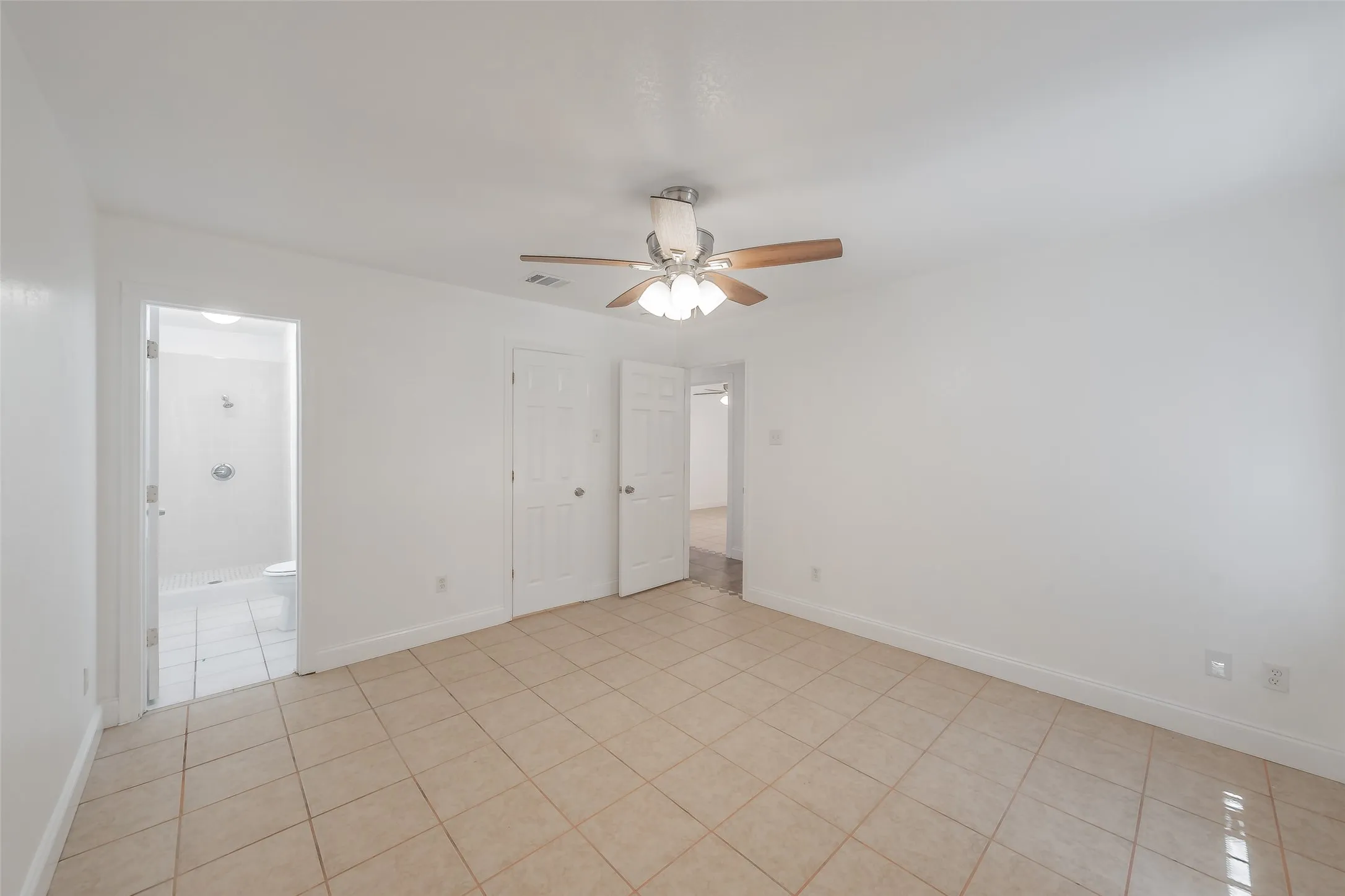 Single Family Residence For Sale in Dallas County , 1534 Marfa Avenue, Dallas, Texas 75216, 3 Bedroom, 2 Bathroom, 1 Garage spaces, 1,265 Sqft, built in 2003, mls#21364713, Real Estate Agent in Dallas, Homes For Sale in Dallas county, Homes For Sale in Dallas, Realtor in Dallas Texas, Real Estate Brokerage Independent Realty Texas, Luminita Cordes Realtor