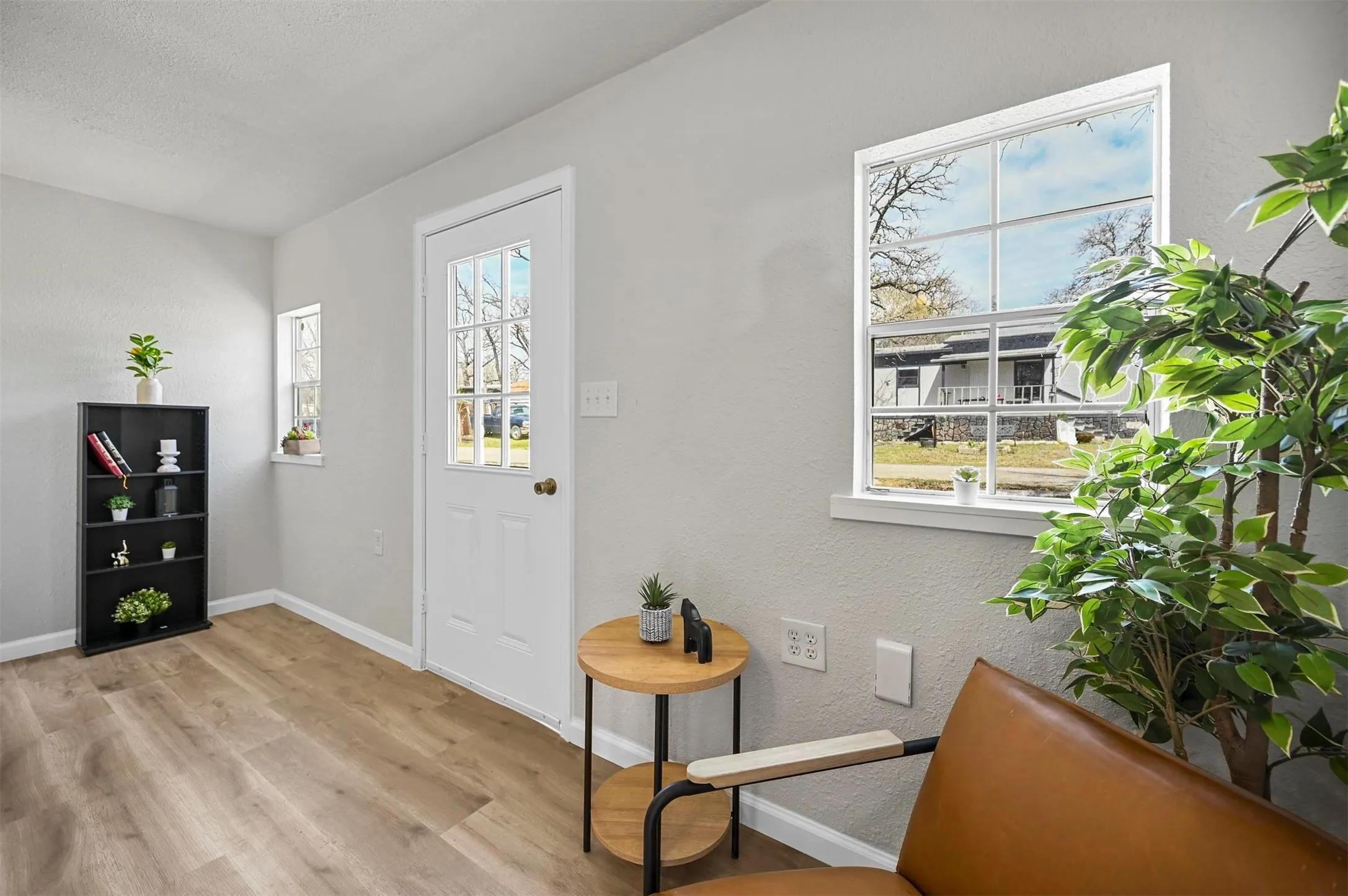 Single Family Residence For Sale in Johnson County , 88 Live Oak Street, Alvarado, Texas 76009, 1 Bedroom, 2 Bathroom, Garage spaces, 924 Sqft, built in 1985, Price $138,000, mls#21350304, Real Estate Agent in Alvarado, Homes For Sale in Johnson county, Homes For Sale in Alvarado, Realtor in Alvarado Texas, Real Estate Brokerage Independent Realty Texas, Luminita Cordes Realtor