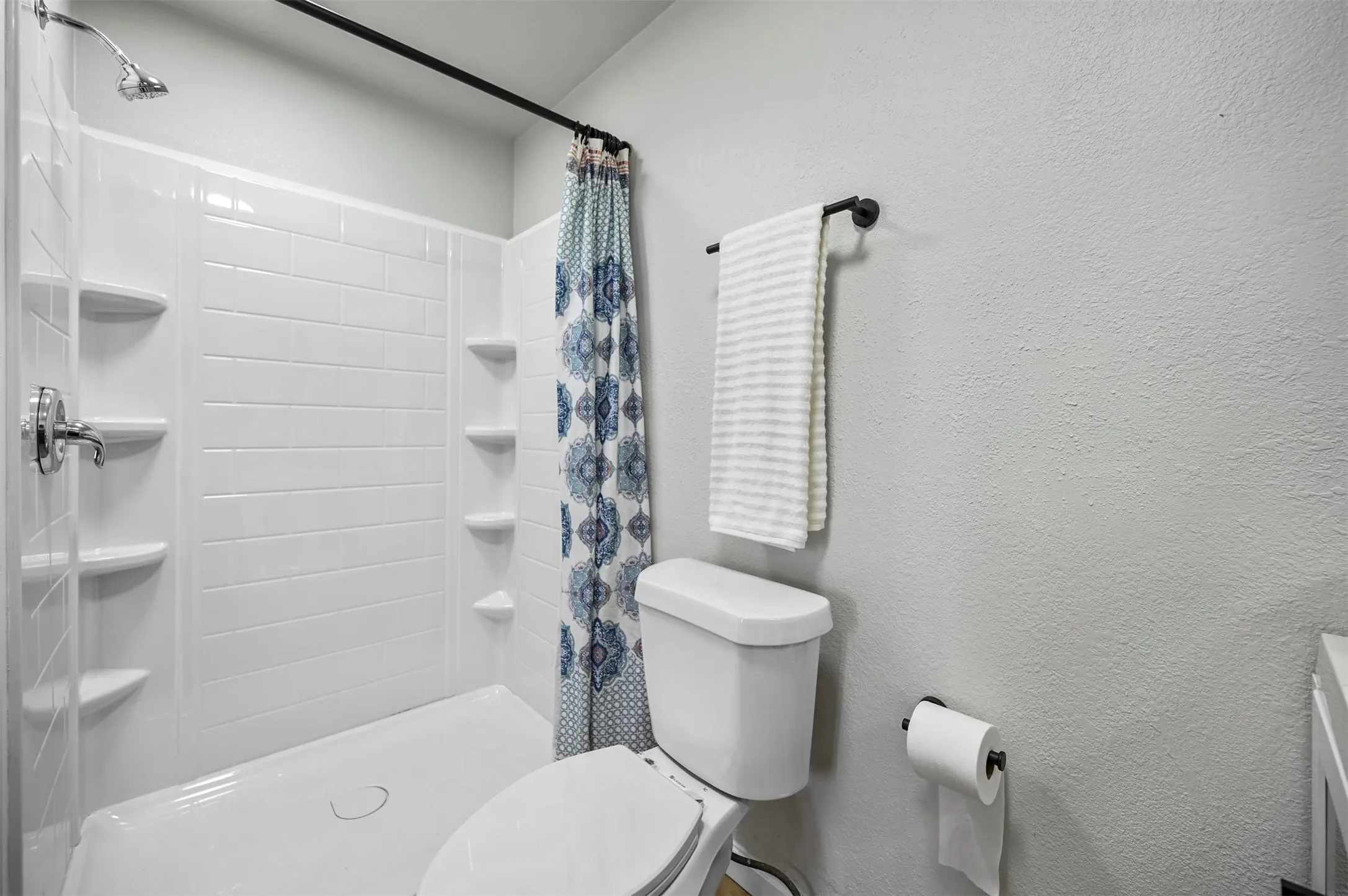 Single Family Residence For Sale in Johnson County , 88 Live Oak Street, Alvarado, Texas 76009, 1 Bedroom, 2 Bathroom, Garage spaces, 924 Sqft, built in 1985, Price $138,000, mls#21350304, Real Estate Agent in Alvarado, Homes For Sale in Johnson county, Homes For Sale in Alvarado, Realtor in Alvarado Texas, Real Estate Brokerage Independent Realty Texas, Luminita Cordes Realtor