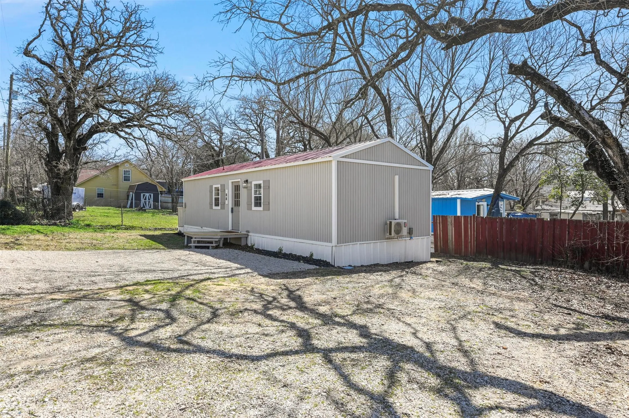 Single Family Residence For Sale in Johnson County , 88 Live Oak Street, Alvarado, Texas 76009, 1 Bedroom, 2 Bathroom, Garage spaces, 924 Sqft, built in 1985, Price $138,000, mls#21350304, Real Estate Agent in Alvarado, Homes For Sale in Johnson county, Homes For Sale in Alvarado, Realtor in Alvarado Texas, Real Estate Brokerage Independent Realty Texas, Luminita Cordes Realtor
