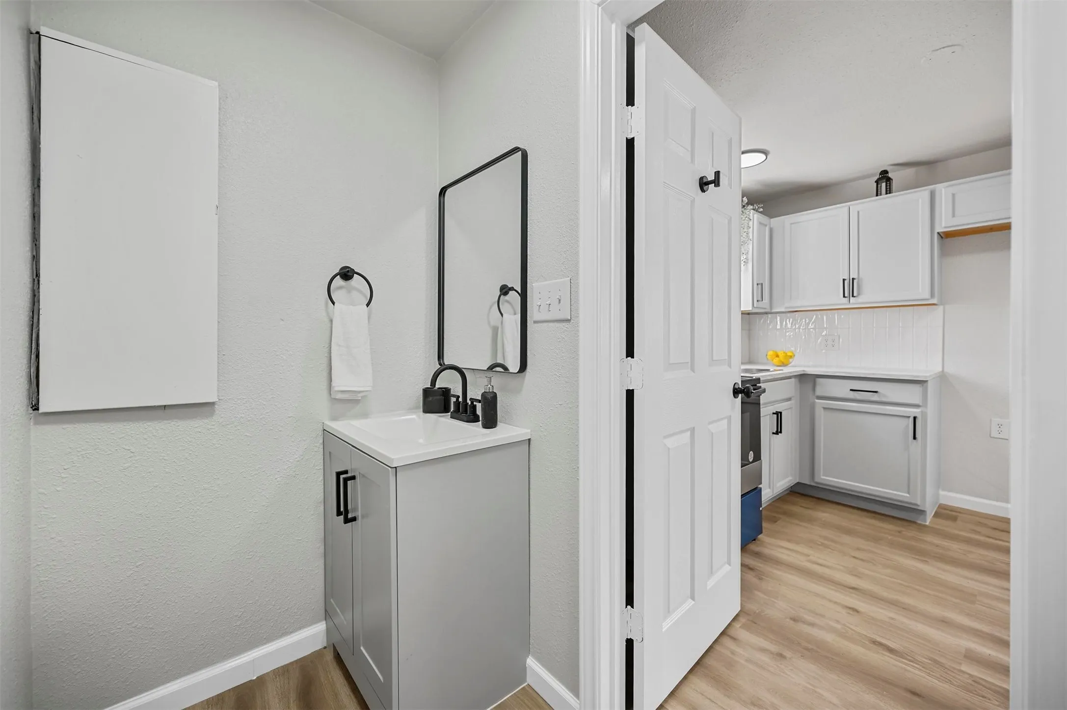 Single Family Residence For Sale in Johnson County , 88 Live Oak Street, Alvarado, Texas 76009, 1 Bedroom, 2 Bathroom, Garage spaces, 924 Sqft, built in 1985, Price $138,000, mls#21350304, Real Estate Agent in Alvarado, Homes For Sale in Johnson county, Homes For Sale in Alvarado, Realtor in Alvarado Texas, Real Estate Brokerage Independent Realty Texas, Luminita Cordes Realtor