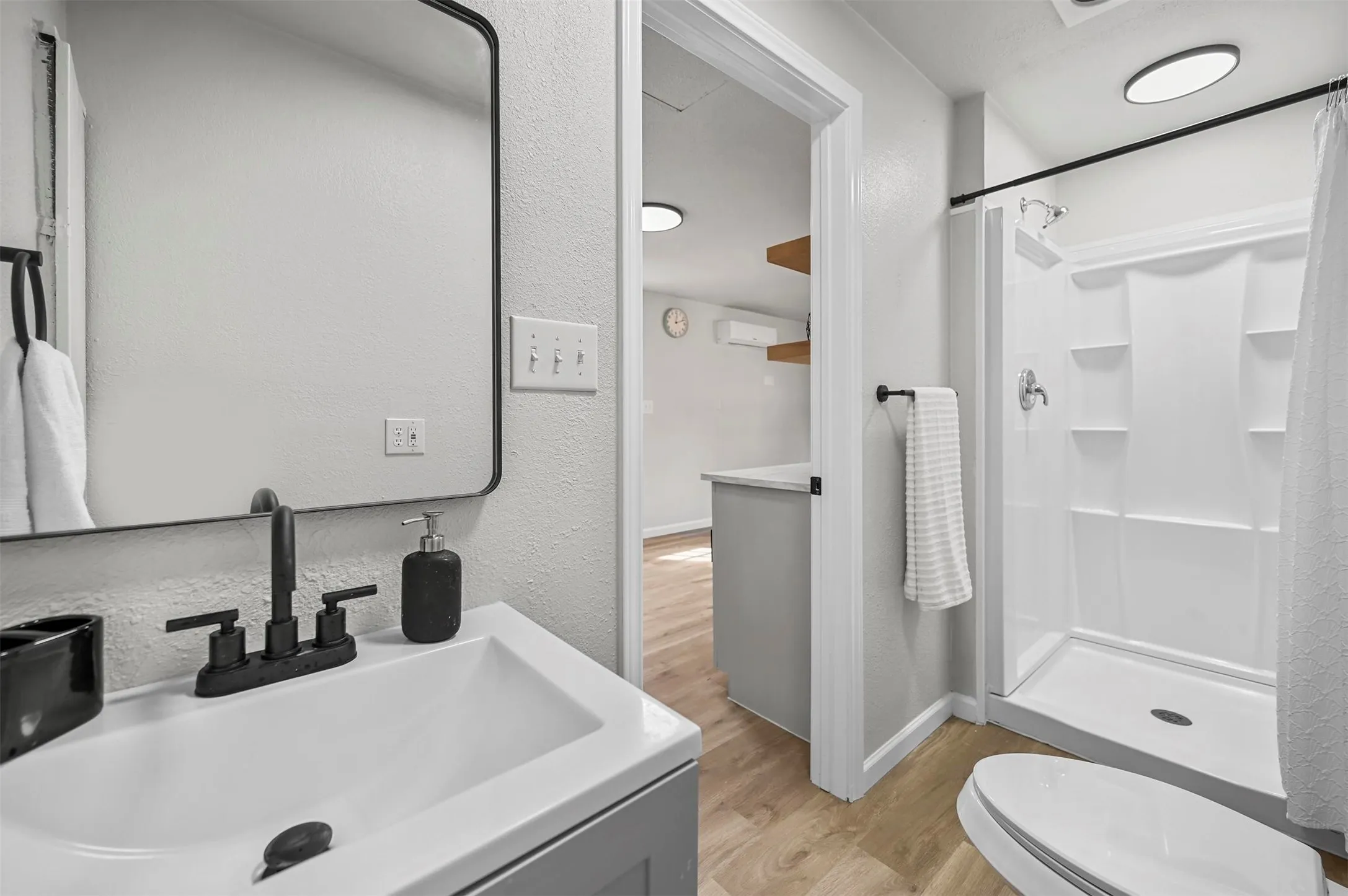 Single Family Residence For Sale in Johnson County , 88 Live Oak Street, Alvarado, Texas 76009, 1 Bedroom, 2 Bathroom, Garage spaces, 924 Sqft, built in 1985, Price $138,000, mls#21350304, Real Estate Agent in Alvarado, Homes For Sale in Johnson county, Homes For Sale in Alvarado, Realtor in Alvarado Texas, Real Estate Brokerage Independent Realty Texas, Luminita Cordes Realtor