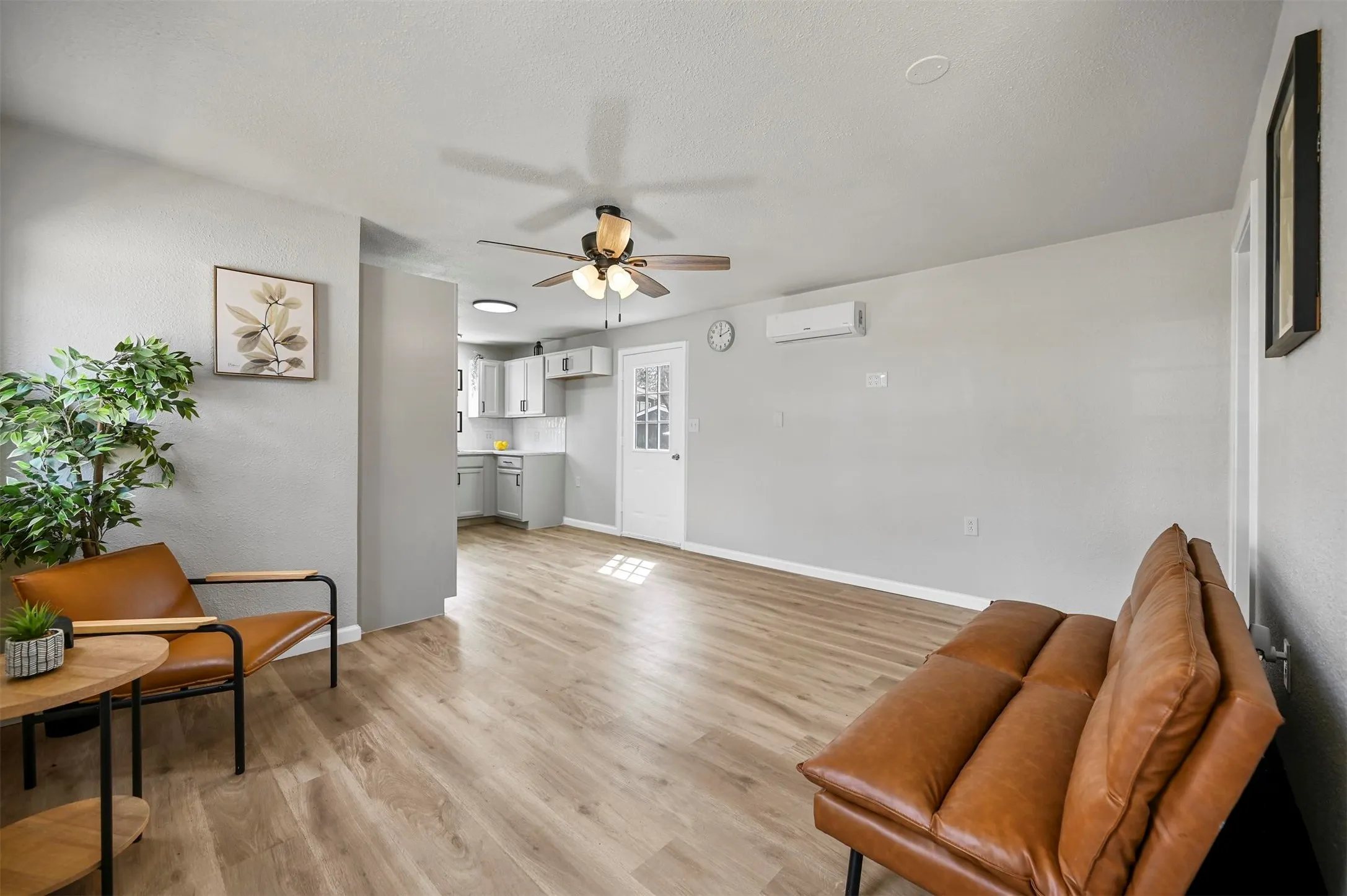 Single Family Residence For Sale in Johnson County , 88 Live Oak Street, Alvarado, Texas 76009, 1 Bedroom, 2 Bathroom, Garage spaces, 924 Sqft, built in 1985, Price $138,000, mls#21350304, Real Estate Agent in Alvarado, Homes For Sale in Johnson county, Homes For Sale in Alvarado, Realtor in Alvarado Texas, Real Estate Brokerage Independent Realty Texas, Luminita Cordes Realtor