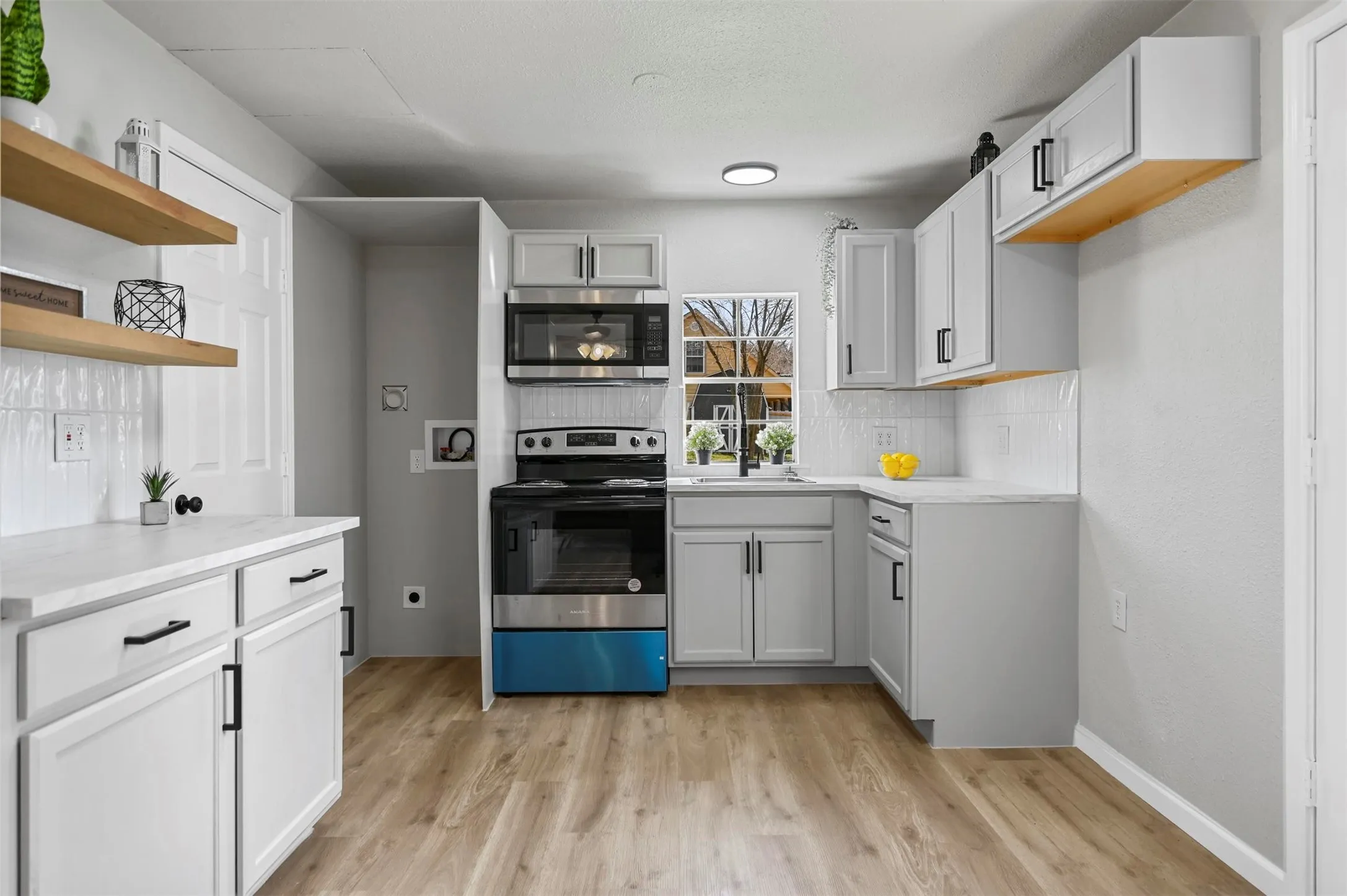 Single Family Residence For Sale in Johnson County , 88 Live Oak Street, Alvarado, Texas 76009, 1 Bedroom, 2 Bathroom, Garage spaces, 924 Sqft, built in 1985, Price $138,000, mls#21350304, Real Estate Agent in Alvarado, Homes For Sale in Johnson county, Homes For Sale in Alvarado, Realtor in Alvarado Texas, Real Estate Brokerage Independent Realty Texas, Luminita Cordes Realtor