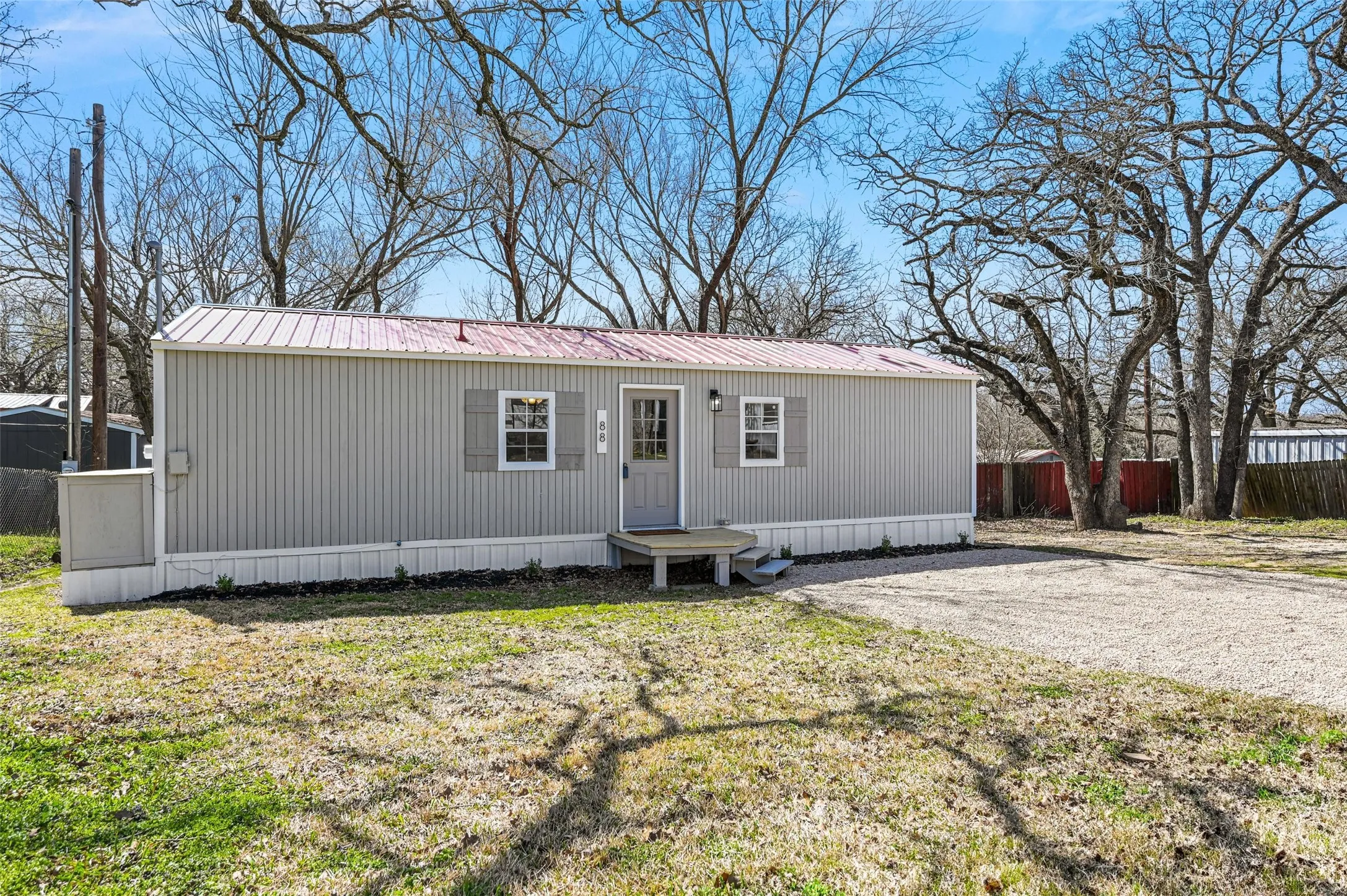 Single Family Residence For Sale in Johnson County , 88 Live Oak Street, Alvarado, Texas 76009, 1 Bedroom, 2 Bathroom, Garage spaces, 924 Sqft, built in 1985, Price $138,000, mls#21350304, Real Estate Agent in Alvarado, Homes For Sale in Johnson county, Homes For Sale in Alvarado, Realtor in Alvarado Texas, Real Estate Brokerage Independent Realty Texas, Luminita Cordes Realtor