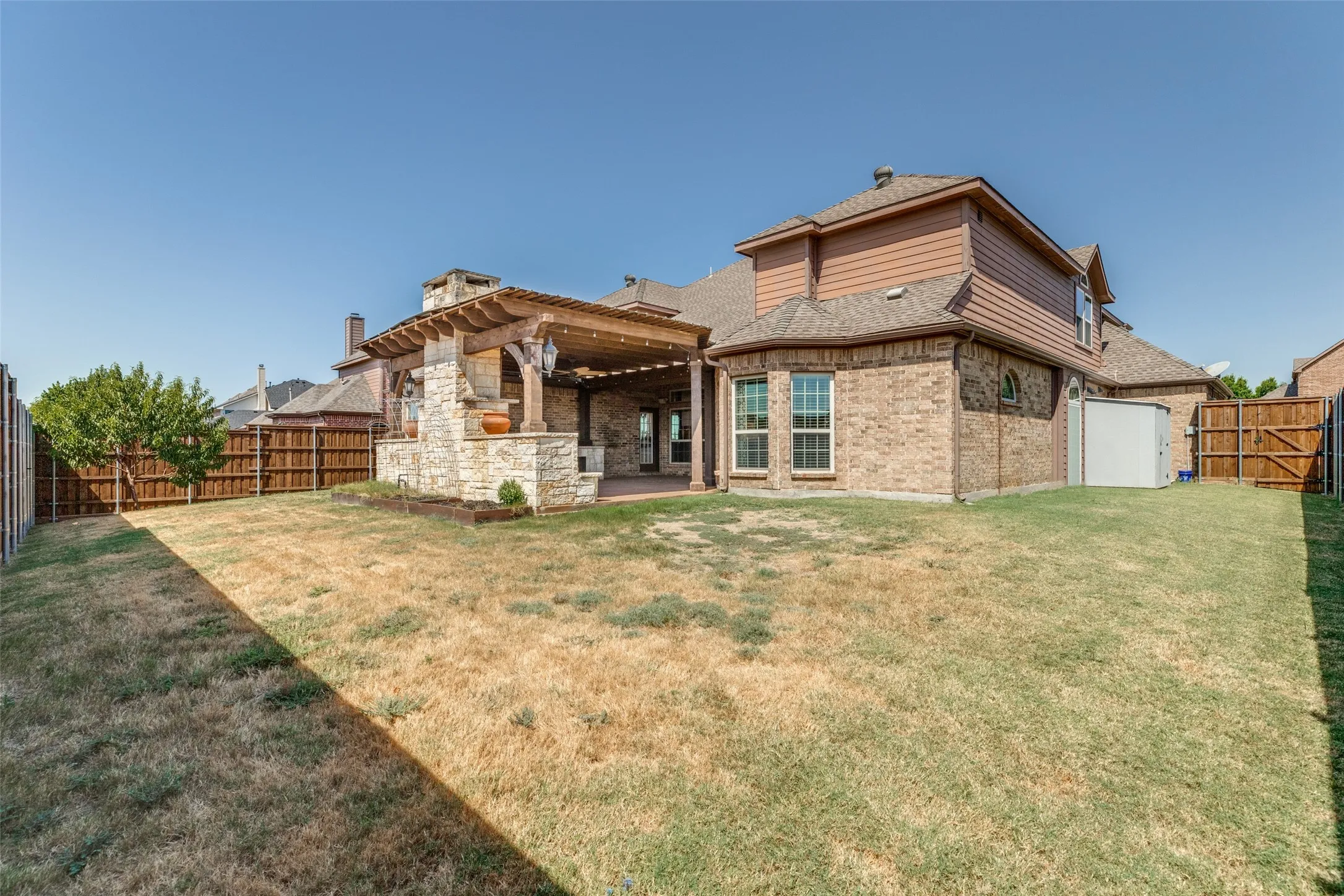 Single Family Residence For Sale in Collin County , 881 Twin Buttes Drive, Prosper, Texas 75078, 5 Bedroom, 4 Bathroom, 3 Garage spaces, 4,165 Sqft, built in 2012, mls#21364736, Real Estate Agent in Prosper, Homes For Sale in Collin county, Homes For Sale in Prosper, Realtor in Prosper Texas, Real Estate Brokerage Independent Realty Texas, Luminita Cordes Realtor