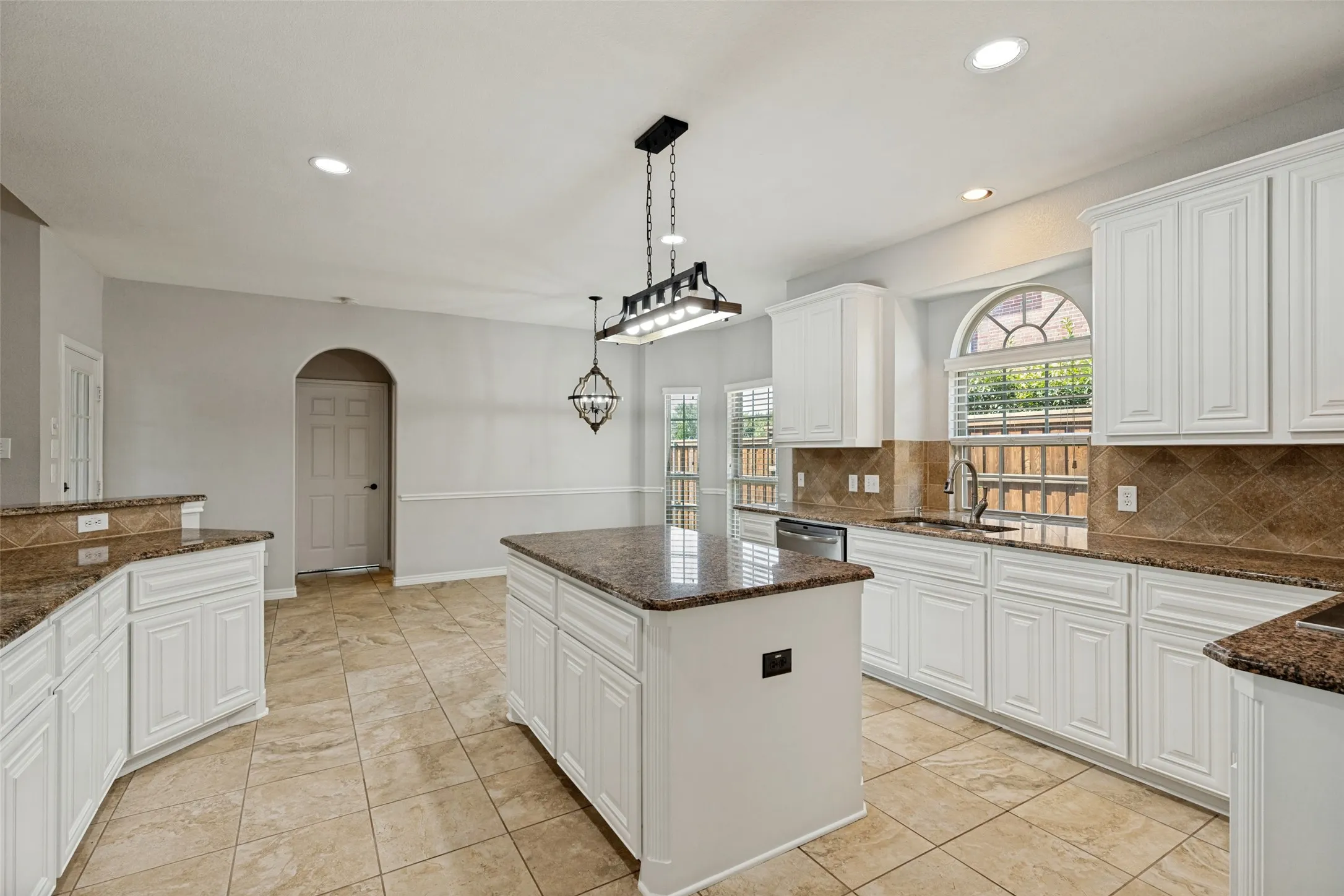 Single Family Residence For Sale in Collin County , 881 Twin Buttes Drive, Prosper, Texas 75078, 5 Bedroom, 4 Bathroom, 3 Garage spaces, 4,165 Sqft, built in 2012, mls#21364736, Real Estate Agent in Prosper, Homes For Sale in Collin county, Homes For Sale in Prosper, Realtor in Prosper Texas, Real Estate Brokerage Independent Realty Texas, Luminita Cordes Realtor