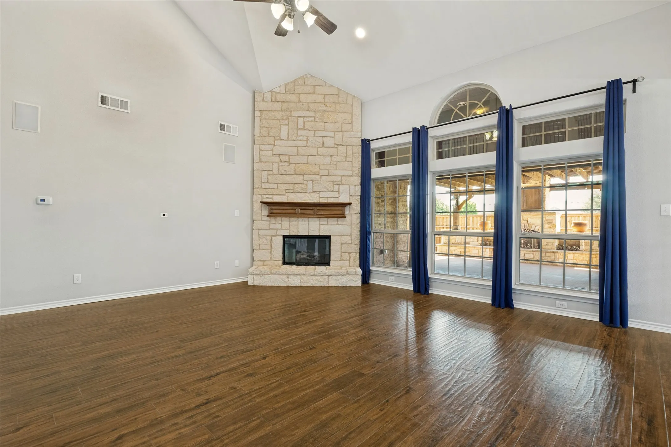 Single Family Residence For Sale in Collin County , 881 Twin Buttes Drive, Prosper, Texas 75078, 5 Bedroom, 4 Bathroom, 3 Garage spaces, 4,165 Sqft, built in 2012, mls#21364736, Real Estate Agent in Prosper, Homes For Sale in Collin county, Homes For Sale in Prosper, Realtor in Prosper Texas, Real Estate Brokerage Independent Realty Texas, Luminita Cordes Realtor