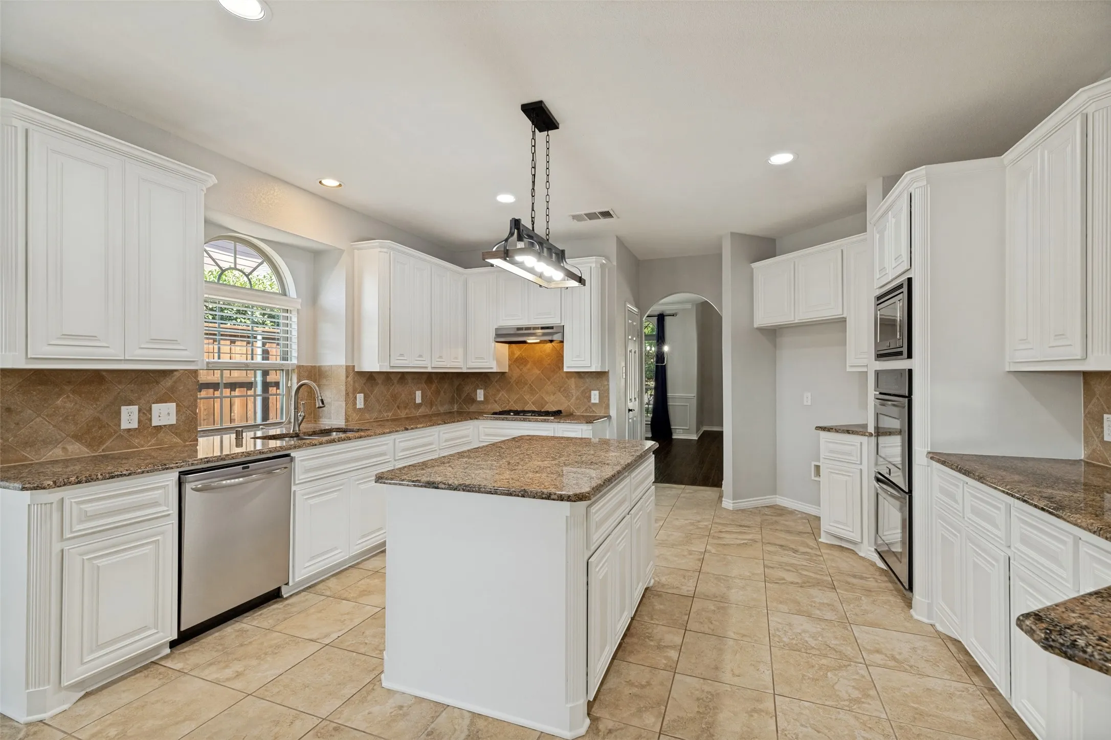 Single Family Residence For Sale in Collin County , 881 Twin Buttes Drive, Prosper, Texas 75078, 5 Bedroom, 4 Bathroom, 3 Garage spaces, 4,165 Sqft, built in 2012, mls#21364736, Real Estate Agent in Prosper, Homes For Sale in Collin county, Homes For Sale in Prosper, Realtor in Prosper Texas, Real Estate Brokerage Independent Realty Texas, Luminita Cordes Realtor
