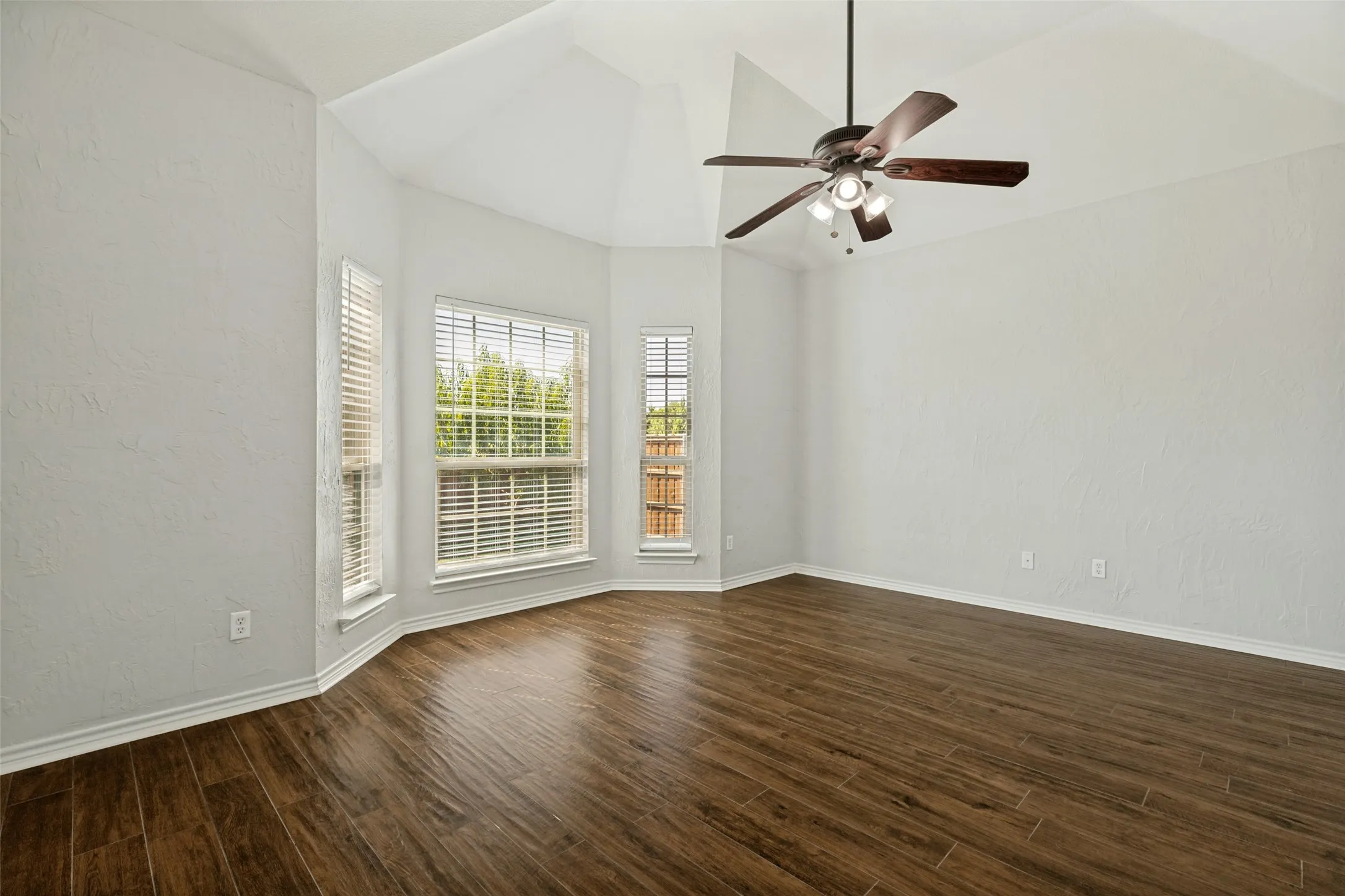 Single Family Residence For Sale in Collin County , 881 Twin Buttes Drive, Prosper, Texas 75078, 5 Bedroom, 4 Bathroom, 3 Garage spaces, 4,165 Sqft, built in 2012, mls#21364736, Real Estate Agent in Prosper, Homes For Sale in Collin county, Homes For Sale in Prosper, Realtor in Prosper Texas, Real Estate Brokerage Independent Realty Texas, Luminita Cordes Realtor