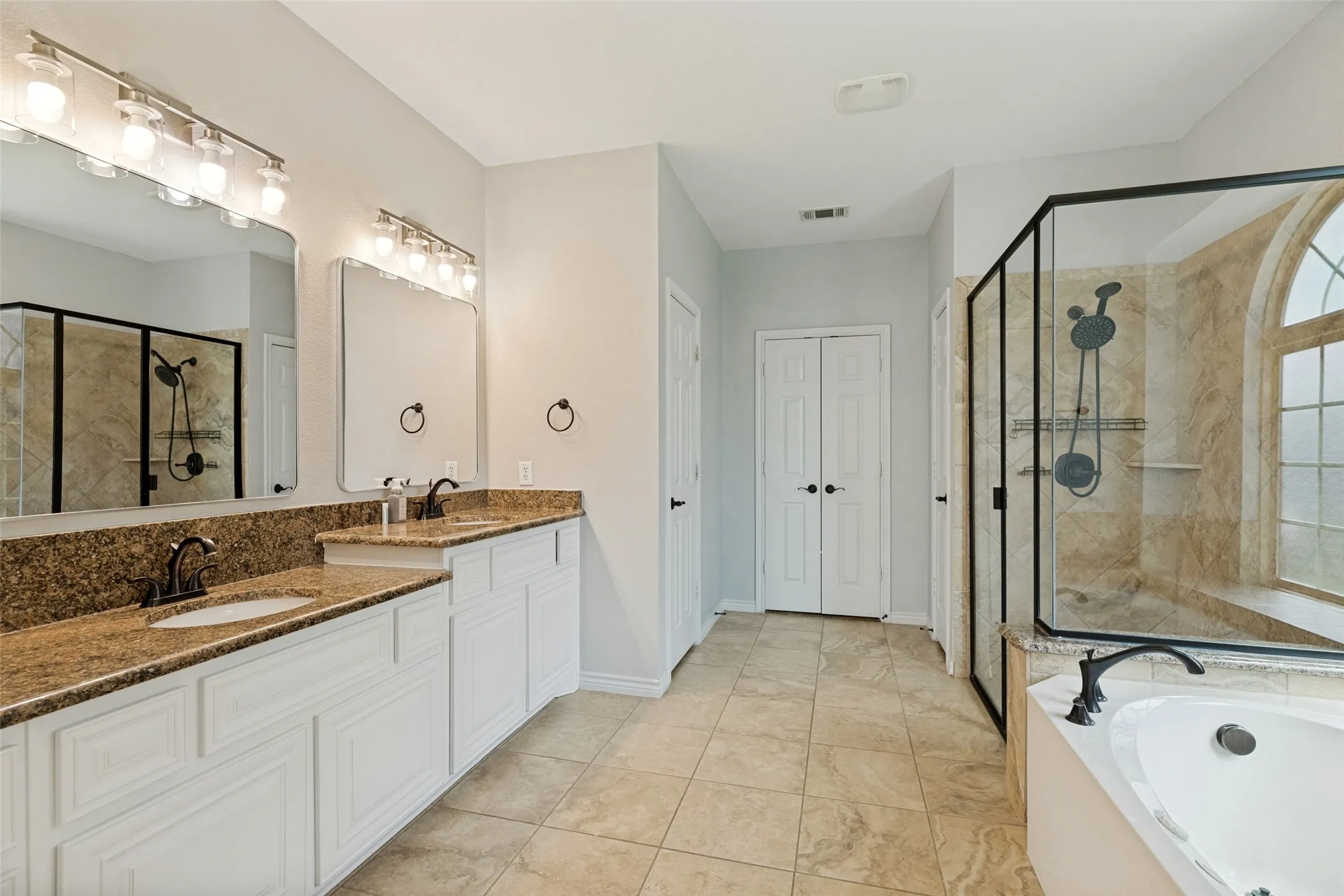 Single Family Residence For Sale in Collin County , 881 Twin Buttes Drive, Prosper, Texas 75078, 5 Bedroom, 4 Bathroom, 3 Garage spaces, 4,165 Sqft, built in 2012, mls#21364736, Real Estate Agent in Prosper, Homes For Sale in Collin county, Homes For Sale in Prosper, Realtor in Prosper Texas, Real Estate Brokerage Independent Realty Texas, Luminita Cordes Realtor
