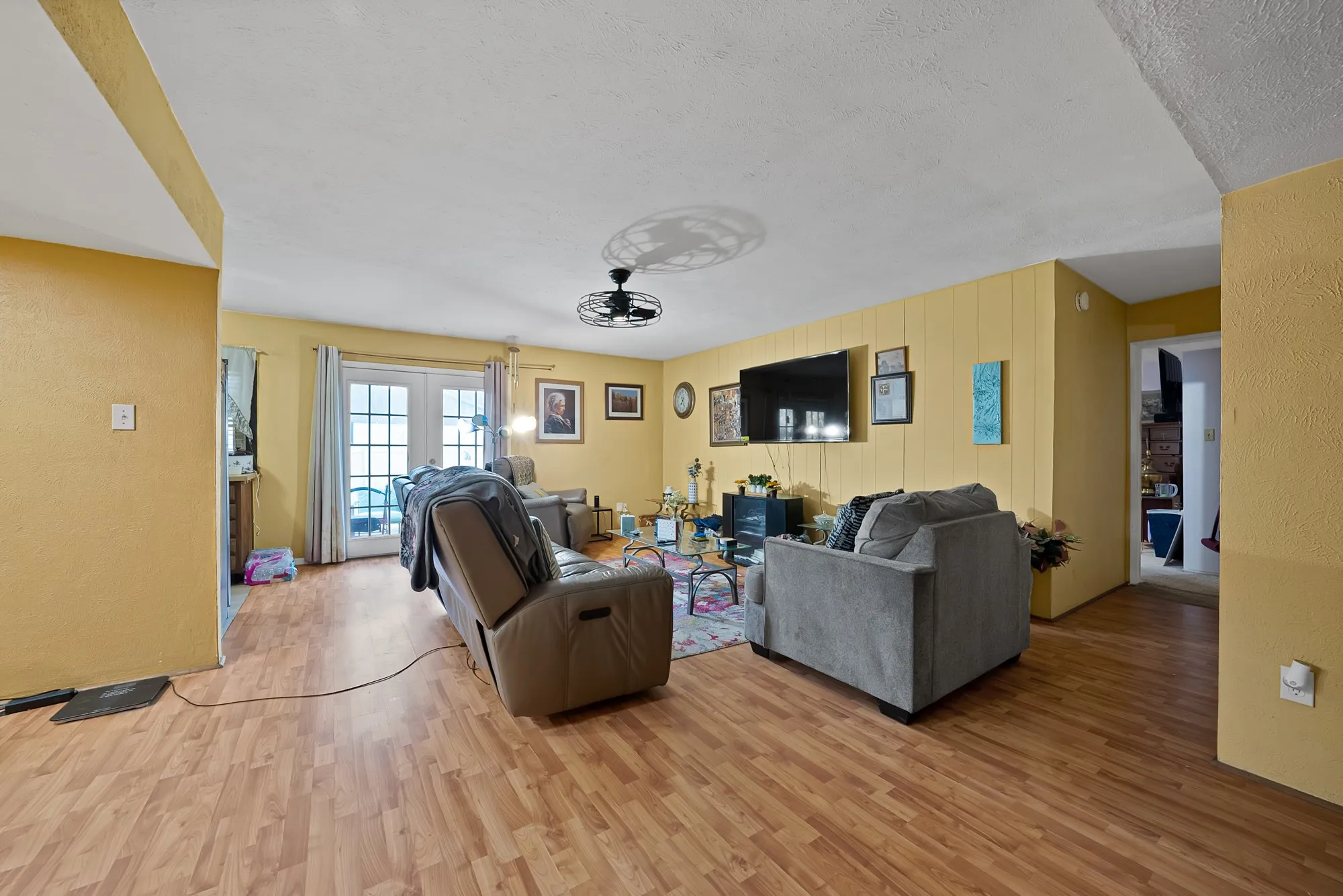 Single Family Residence For Sale in Dallas County , 241 S Young Boulevard, De Soto, Texas 75115, 3 Bedroom, 2 Bathroom, 2 Garage spaces, 1,712 Sqft, built in 1979, mls#21364742, Real Estate Agent in De Soto, Homes For Sale in Dallas county, Homes For Sale in De Soto, Realtor in De Soto Texas, Real Estate Brokerage Independent Realty Texas, Luminita Cordes Realtor