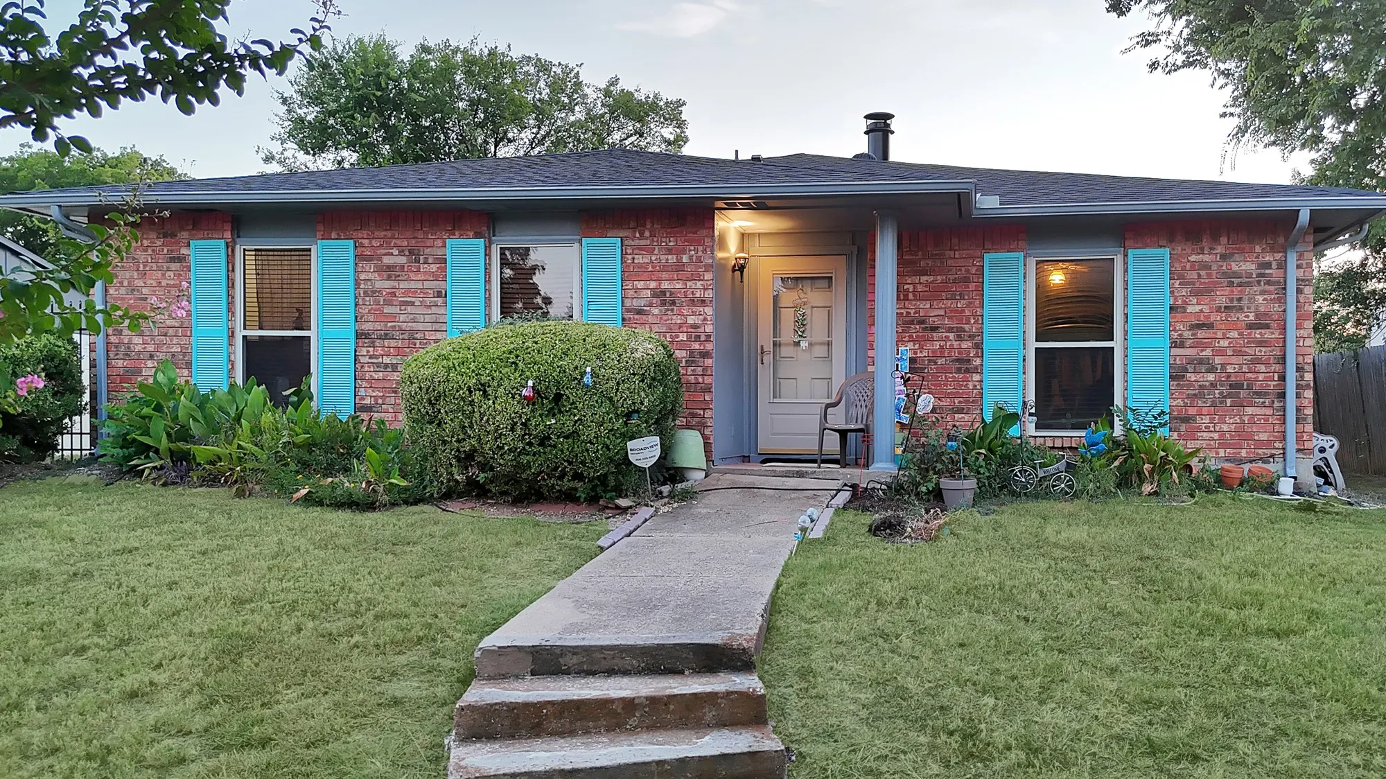 Single Family Residence For Sale in Dallas County , 241 S Young Boulevard, De Soto, Texas 75115, 3 Bedroom, 2 Bathroom, 2 Garage spaces, 1,712 Sqft, built in 1979, mls#21364742, Real Estate Agent in De Soto, Homes For Sale in Dallas county, Homes For Sale in De Soto, Realtor in De Soto Texas, Real Estate Brokerage Independent Realty Texas, Luminita Cordes Realtor
