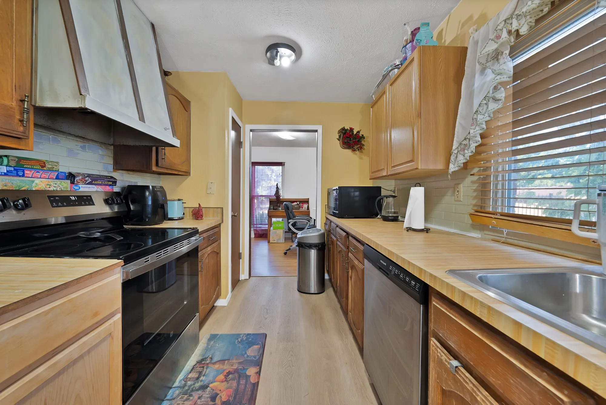 Single Family Residence For Sale in Dallas County , 241 S Young Boulevard, De Soto, Texas 75115, 3 Bedroom, 2 Bathroom, 2 Garage spaces, 1,712 Sqft, built in 1979, mls#21364742, Real Estate Agent in De Soto, Homes For Sale in Dallas county, Homes For Sale in De Soto, Realtor in De Soto Texas, Real Estate Brokerage Independent Realty Texas, Luminita Cordes Realtor