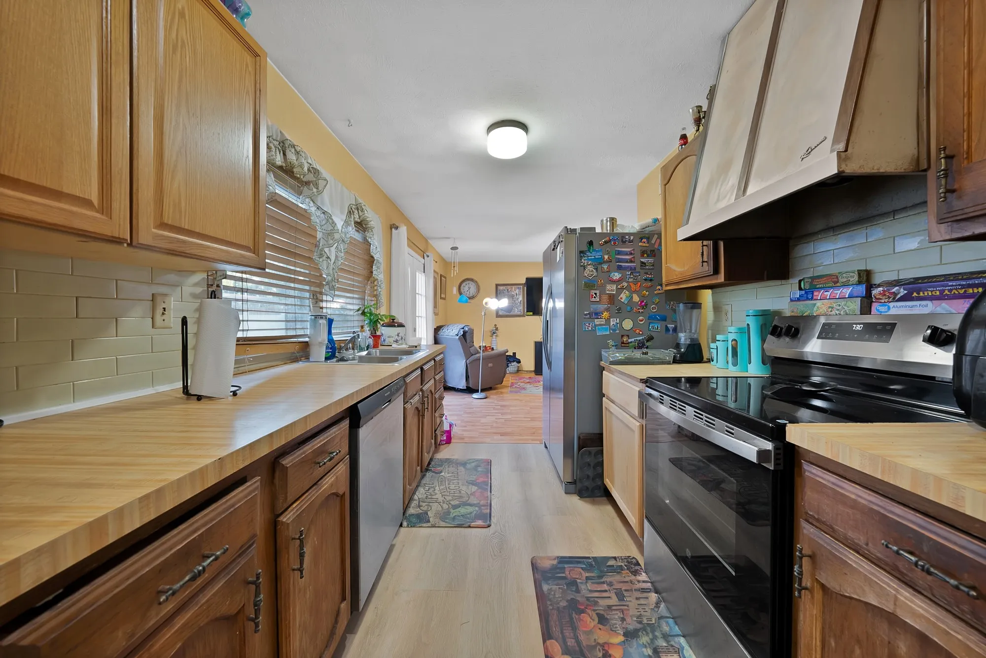 Single Family Residence For Sale in Dallas County , 241 S Young Boulevard, De Soto, Texas 75115, 3 Bedroom, 2 Bathroom, 2 Garage spaces, 1,712 Sqft, built in 1979, mls#21364742, Real Estate Agent in De Soto, Homes For Sale in Dallas county, Homes For Sale in De Soto, Realtor in De Soto Texas, Real Estate Brokerage Independent Realty Texas, Luminita Cordes Realtor