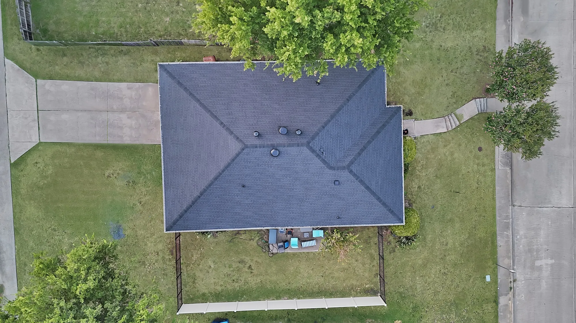 Single Family Residence For Sale in Dallas County , 241 S Young Boulevard, De Soto, Texas 75115, 3 Bedroom, 2 Bathroom, 2 Garage spaces, 1,712 Sqft, built in 1979, mls#21364742, Real Estate Agent in De Soto, Homes For Sale in Dallas county, Homes For Sale in De Soto, Realtor in De Soto Texas, Real Estate Brokerage Independent Realty Texas, Luminita Cordes Realtor