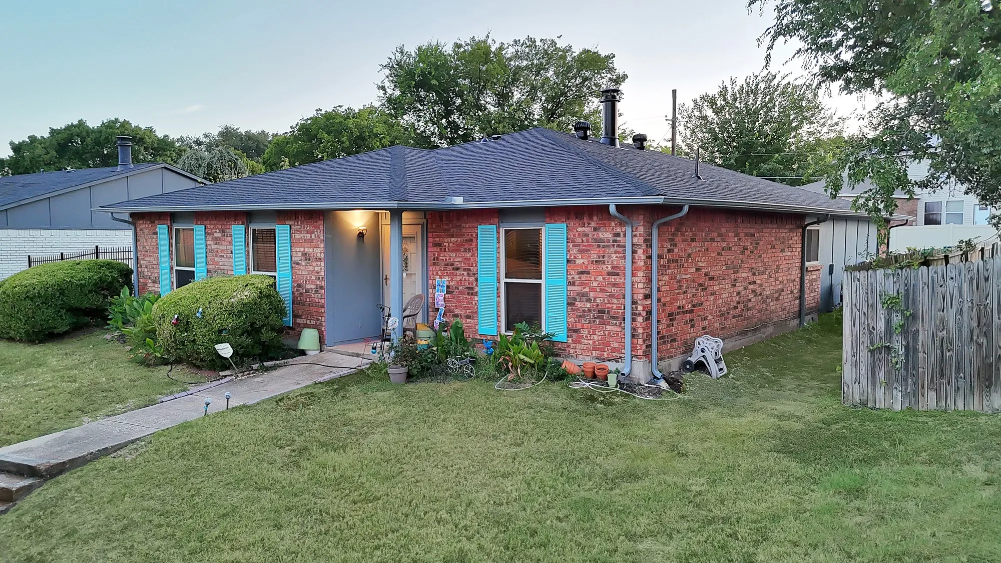 Single Family Residence For Sale in Dallas County , 241 S Young Boulevard, De Soto, Texas 75115, 3 Bedroom, 2 Bathroom, 2 Garage spaces, 1,712 Sqft, built in 1979, mls#21364742, Real Estate Agent in De Soto, Homes For Sale in Dallas county, Homes For Sale in De Soto, Realtor in De Soto Texas, Real Estate Brokerage Independent Realty Texas, Luminita Cordes Realtor