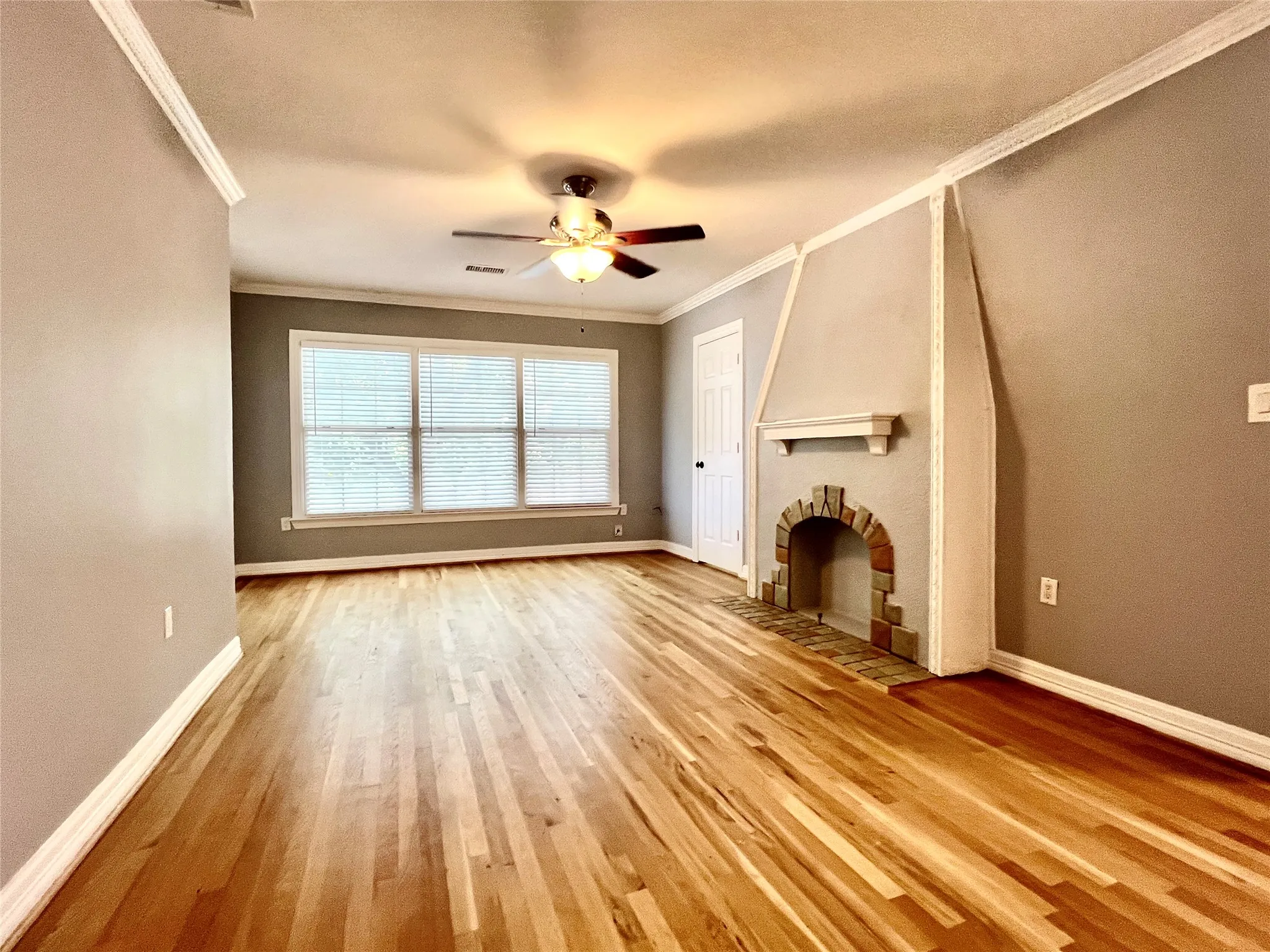 Duplex For Rent in Dallas County , 6017 La Vista Drive, Dallas, Texas 75214, 2 Bedroom, 2 Bathroom, 2 Garage spaces, 1,248 Sqft, built in 1935, mls#21364460, Real Estate Agent in Dallas, Homes For Rent in Dallas county, Homes For Rent in Dallas, Realtor in Dallas Texas, Real Estate Brokerage Independent Realty Texas, Luminita Cordes Realtor