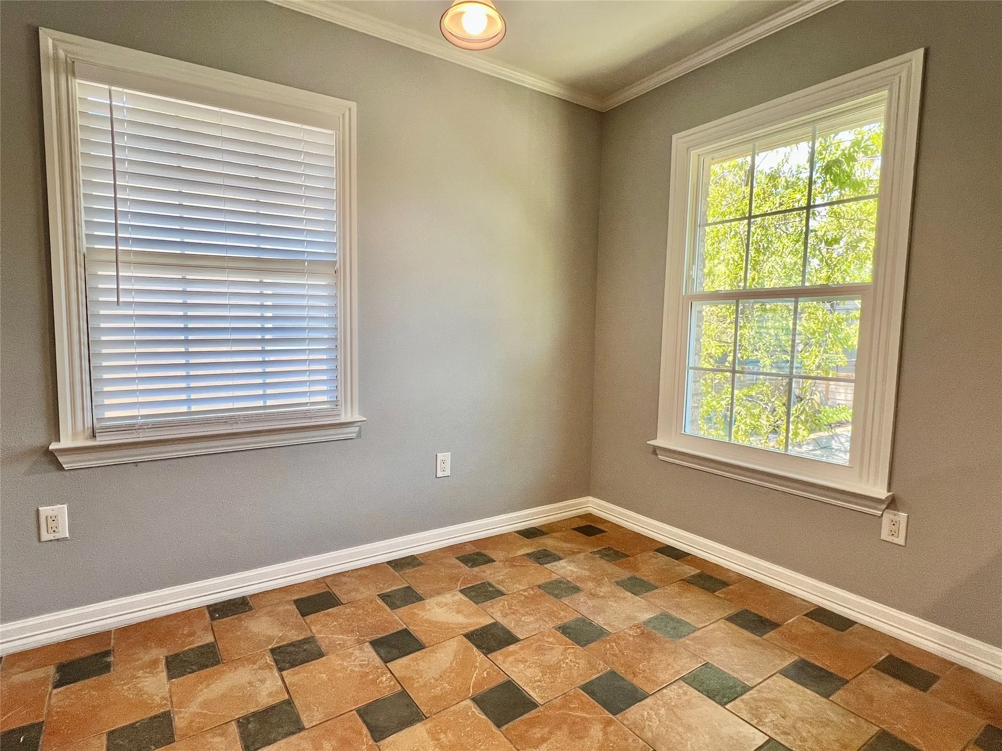 Duplex For Rent in Dallas County , 6017 La Vista Drive, Dallas, Texas 75214, 2 Bedroom, 2 Bathroom, 2 Garage spaces, 1,248 Sqft, built in 1935, mls#21364460, Real Estate Agent in Dallas, Homes For Rent in Dallas county, Homes For Rent in Dallas, Realtor in Dallas Texas, Real Estate Brokerage Independent Realty Texas, Luminita Cordes Realtor