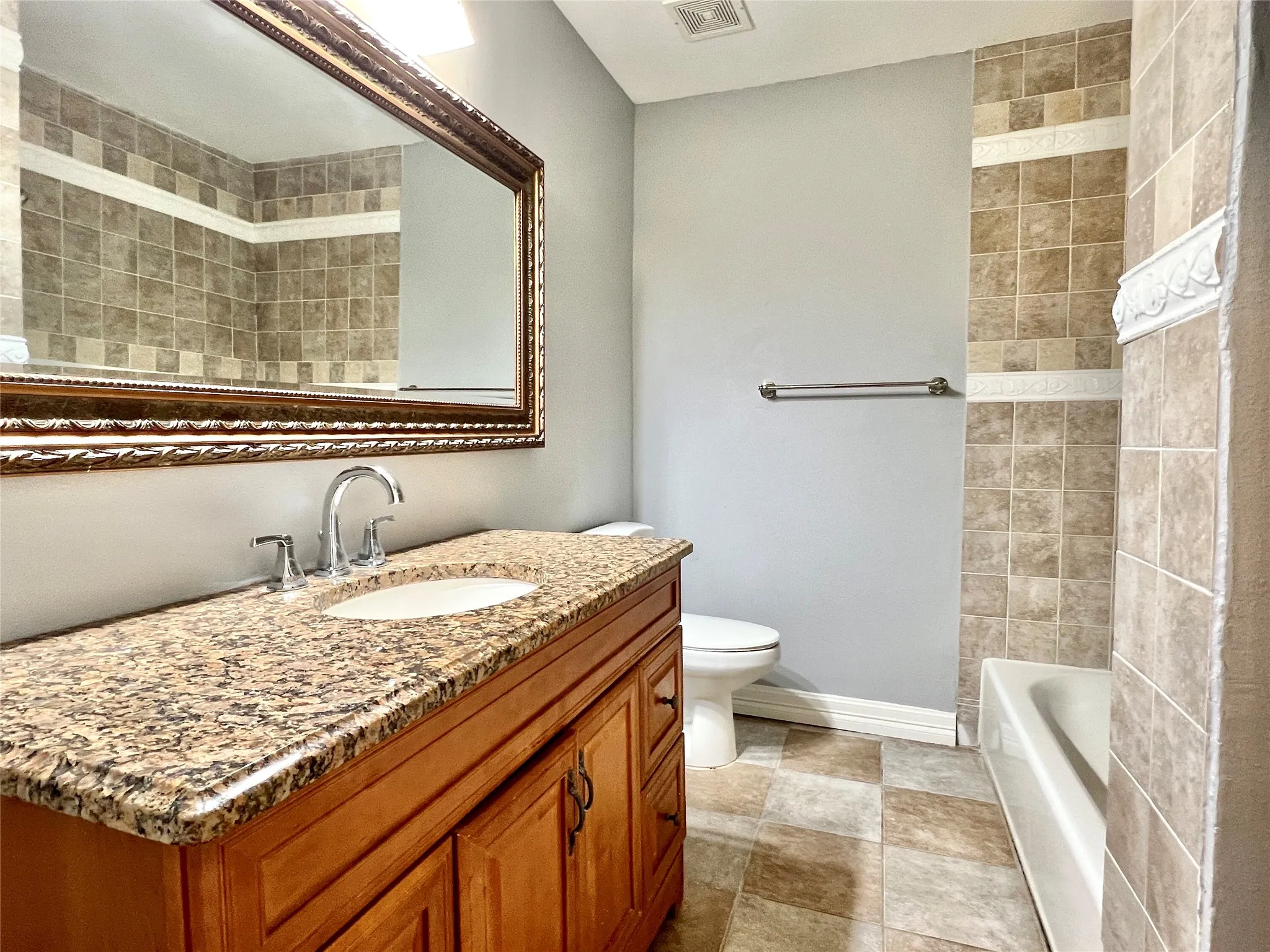 Duplex For Rent in Dallas County , 6017 La Vista Drive, Dallas, Texas 75214, 2 Bedroom, 2 Bathroom, 2 Garage spaces, 1,248 Sqft, built in 1935, mls#21364460, Real Estate Agent in Dallas, Homes For Rent in Dallas county, Homes For Rent in Dallas, Realtor in Dallas Texas, Real Estate Brokerage Independent Realty Texas, Luminita Cordes Realtor