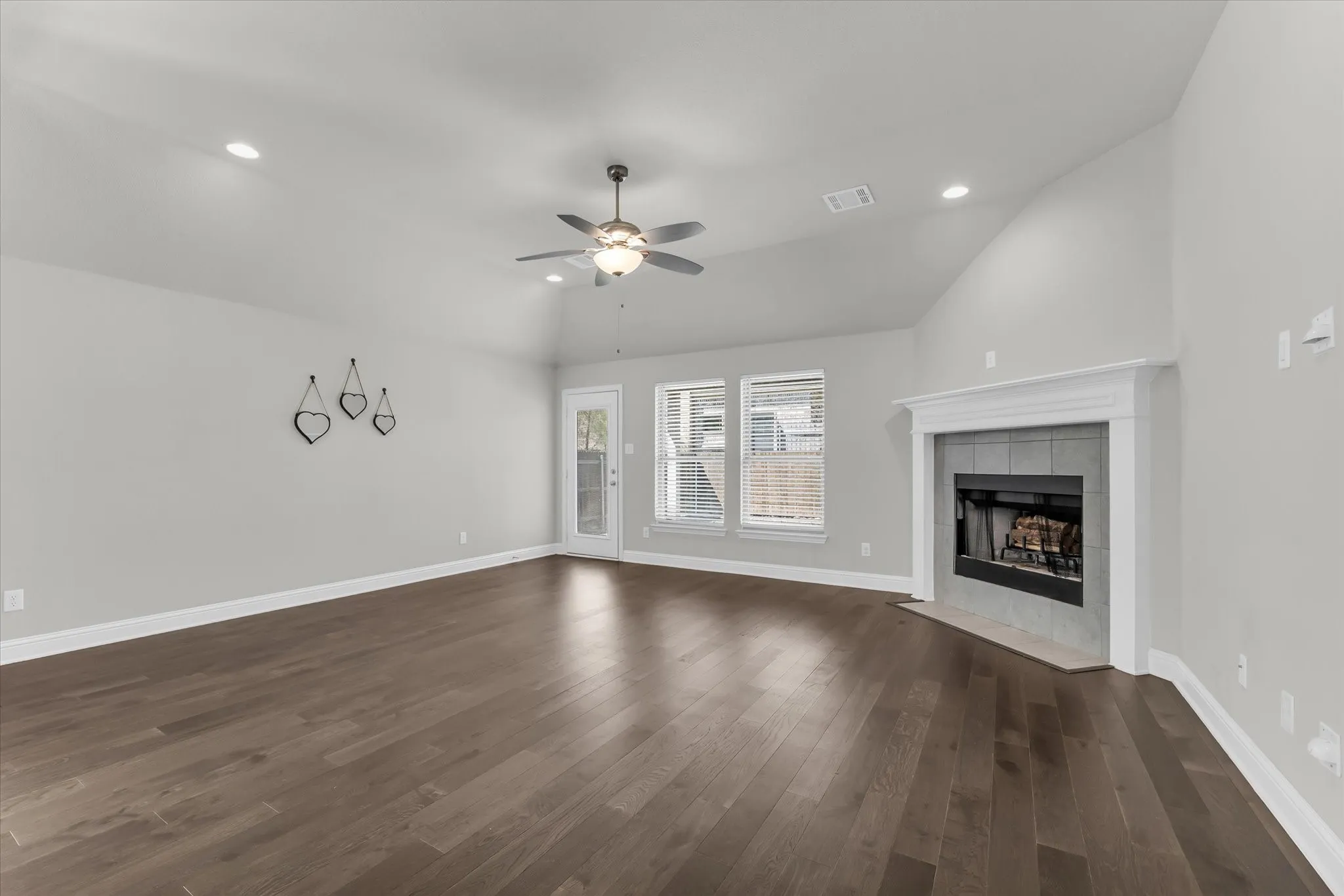 Single Family Residence For Sale in Mc Lennan County , 509 Paso Fino Street, Waco, Texas 76706, 3 Bedroom, 2 Bathroom, 2 Garage spaces, 1,751 Sqft, built in 2021, mls#21358355, Real Estate Agent in Waco, Homes For Sale in Mc Lennan county, Homes For Sale in Waco, Realtor in Waco Texas, Real Estate Brokerage Independent Realty Texas, Luminita Cordes Realtor